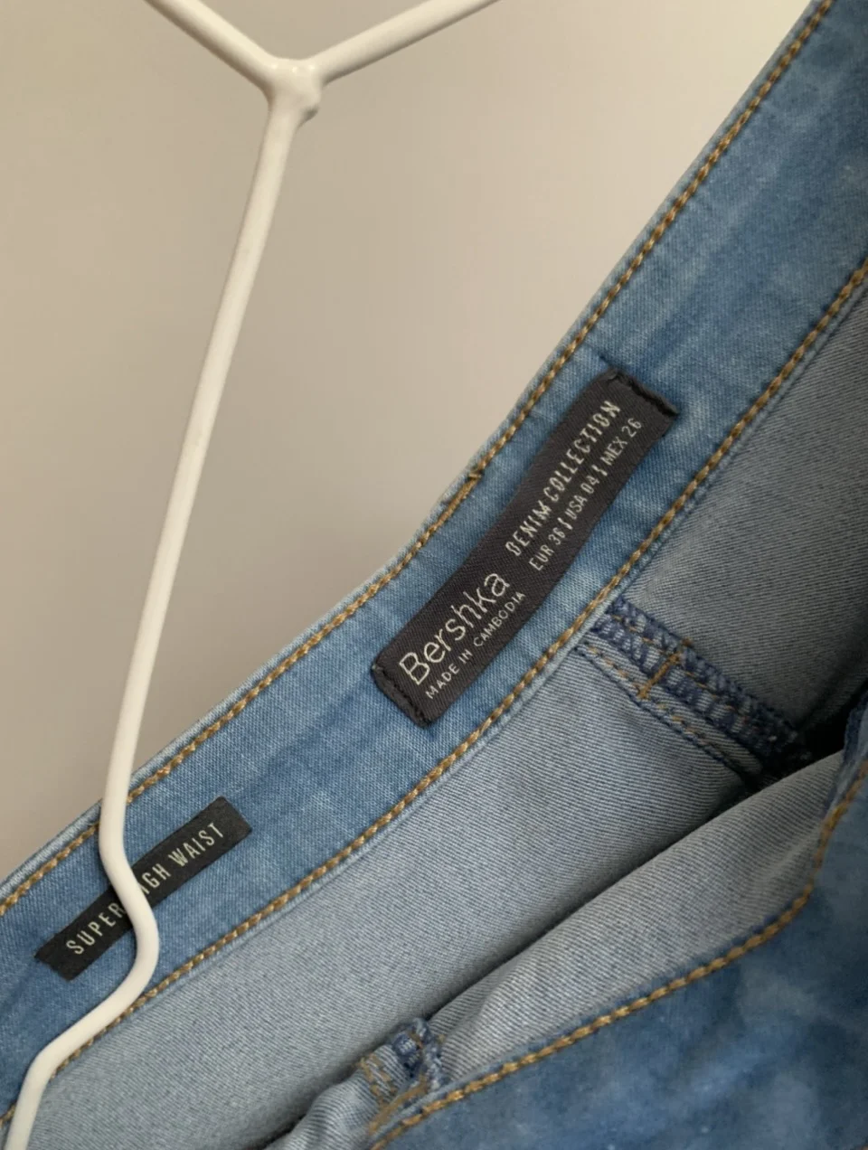 Голубые джинсы Bershka - миниатюра 2