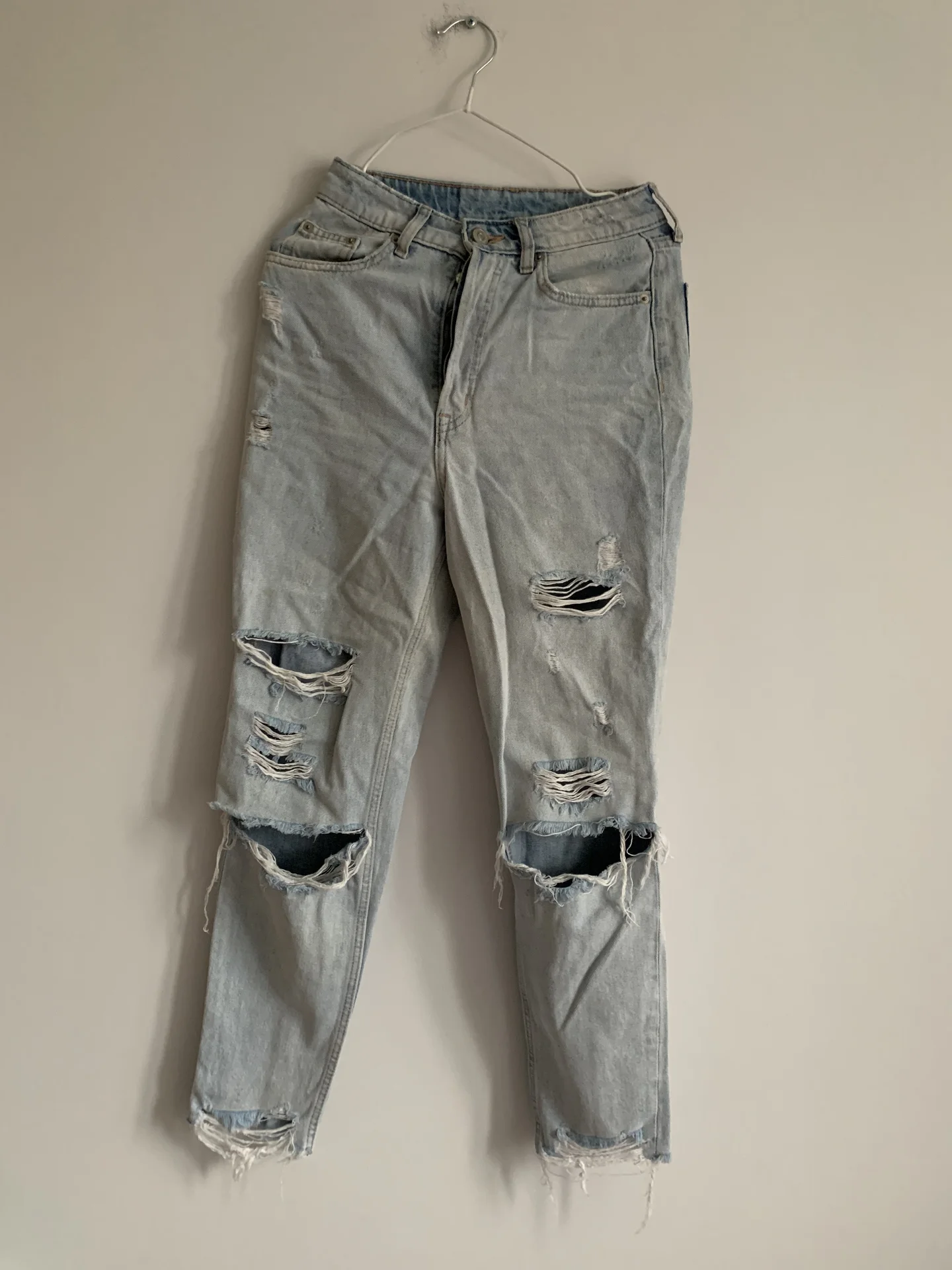Светло-голубые рваные джинсы H&M - изображение 1
