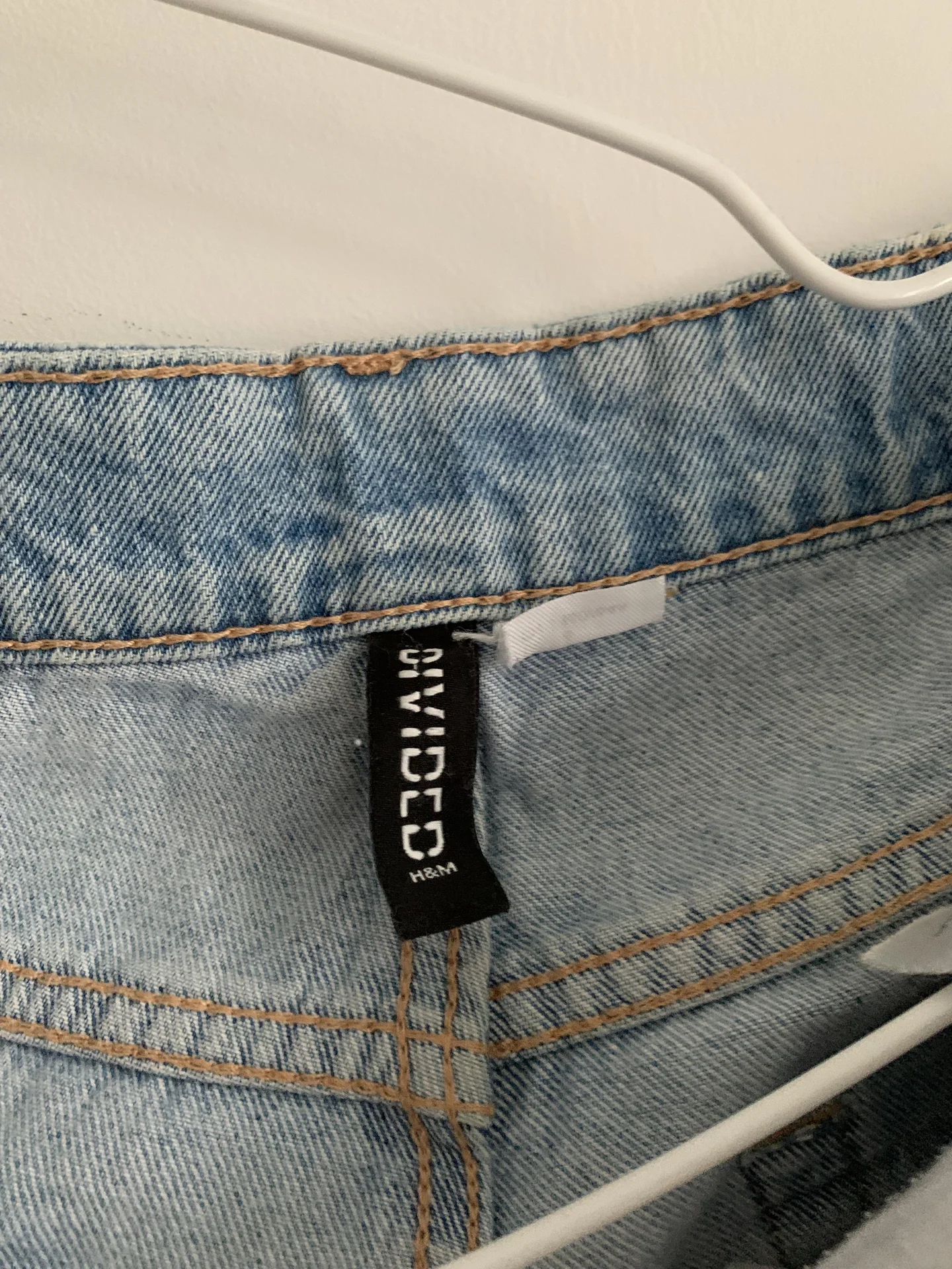 Светло-голубые рваные джинсы H&M - миниатюра 2