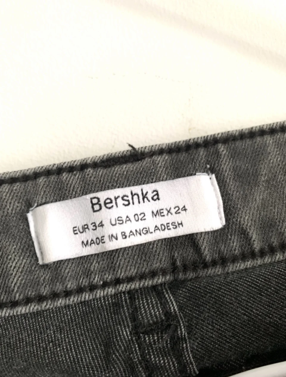 серые джинсы Bershka - миниатюра 2