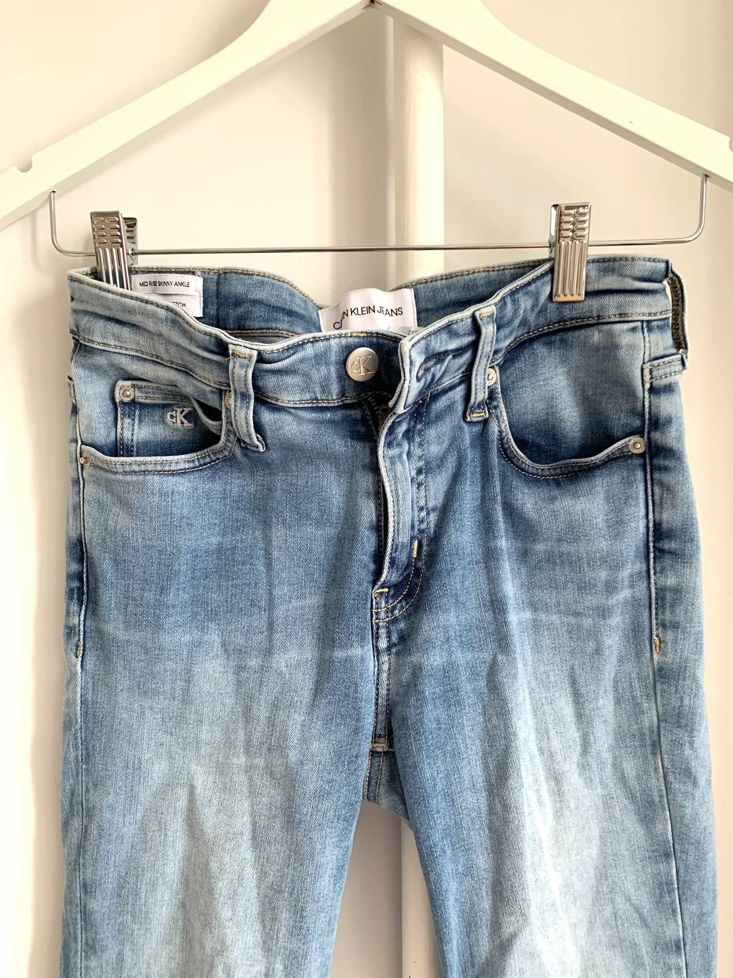 Голубые джинсы Calvin Klein - миниатюра 4