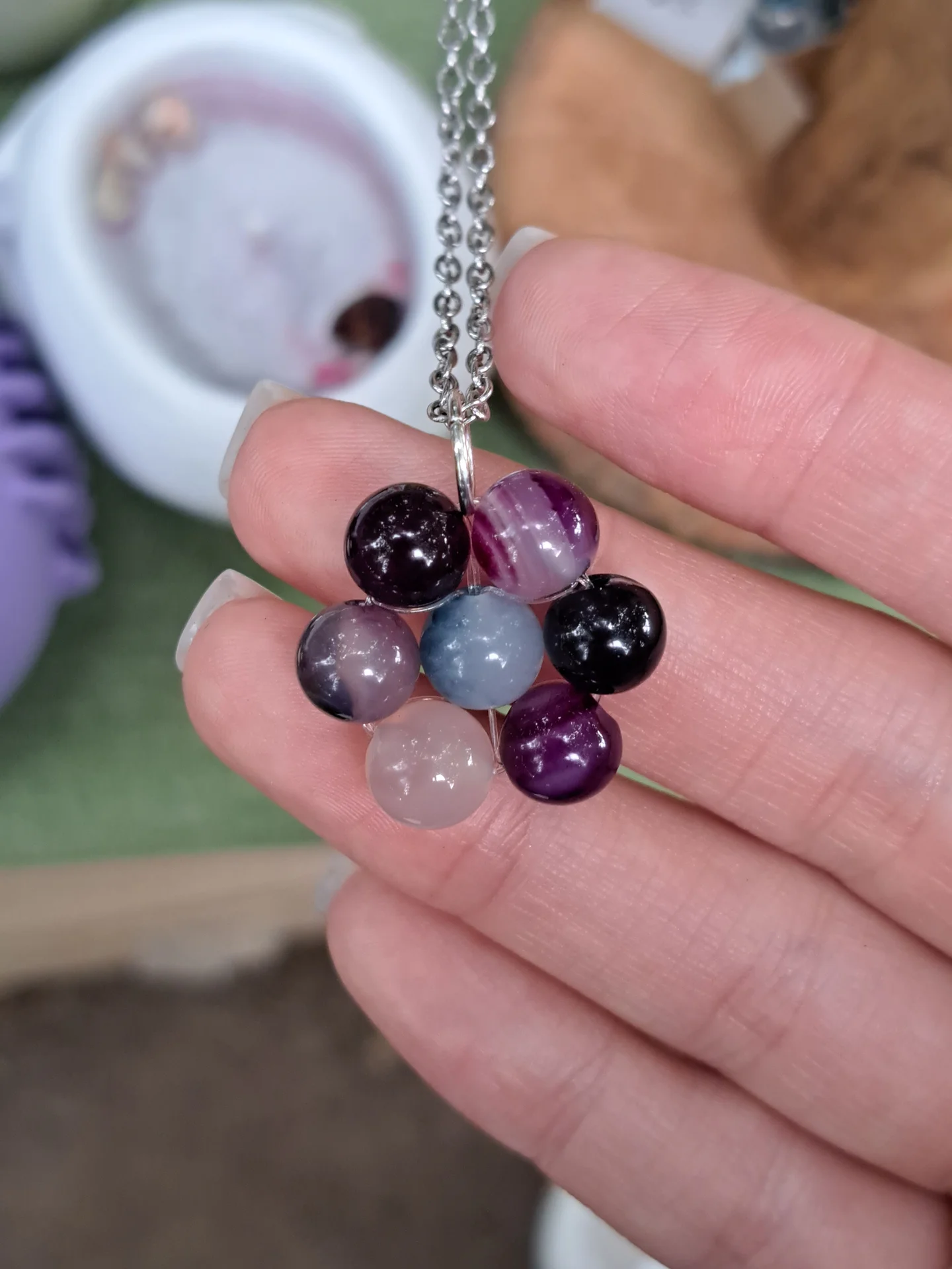 Украшение из натуральных камней - миниатюра 3