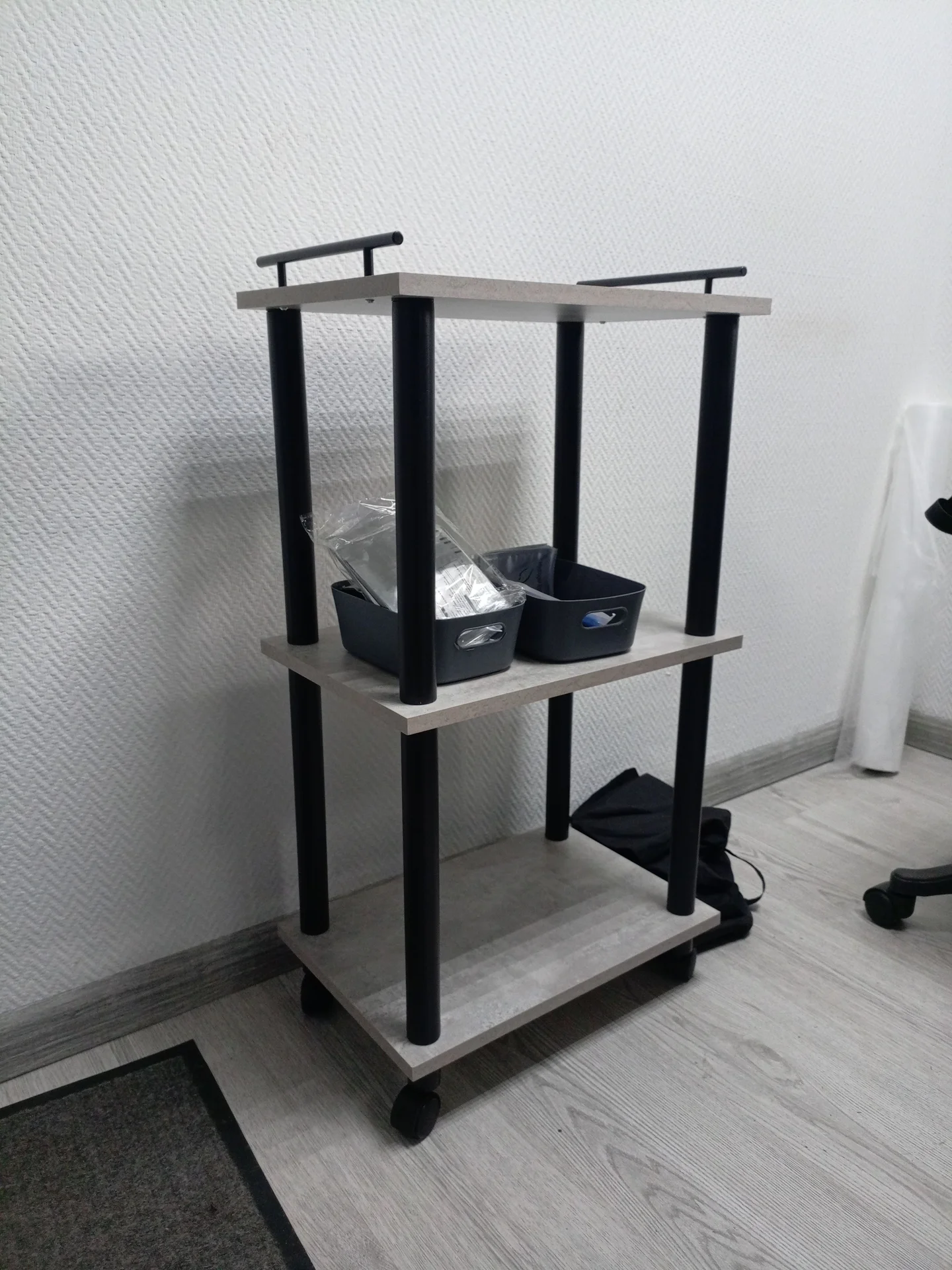 Кушетка, стулья, зеркало, стеллаж - миниатюра 3