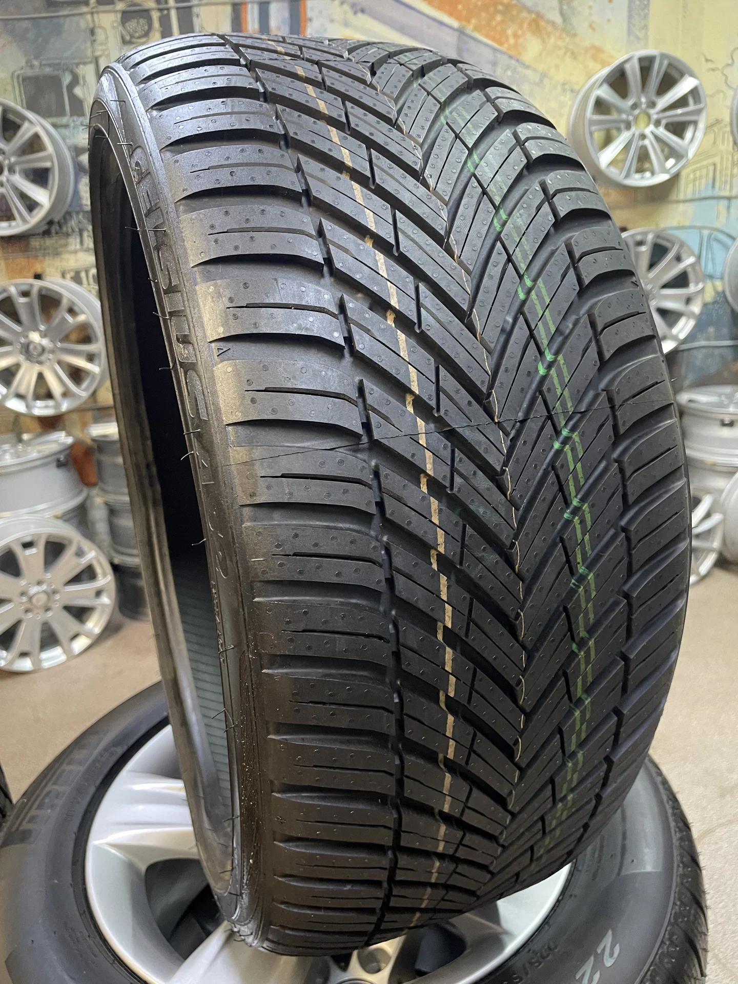 Шины новые Летние 235 35 r19 Toyo Япония - изображение 1