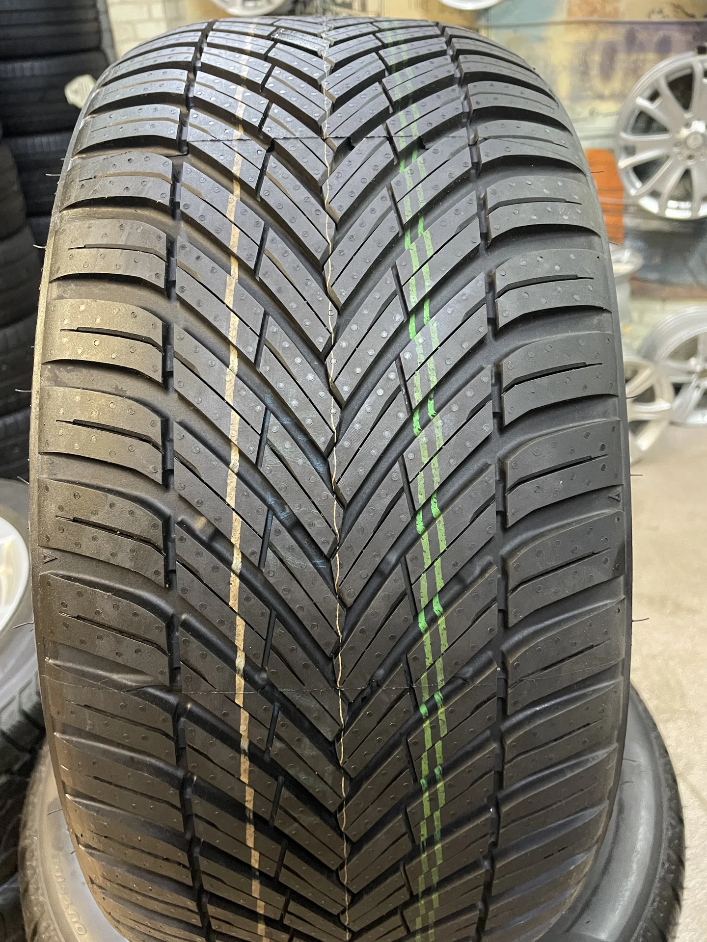 Шины новые Летние 235 35 r19 Toyo Япония - миниатюра 2