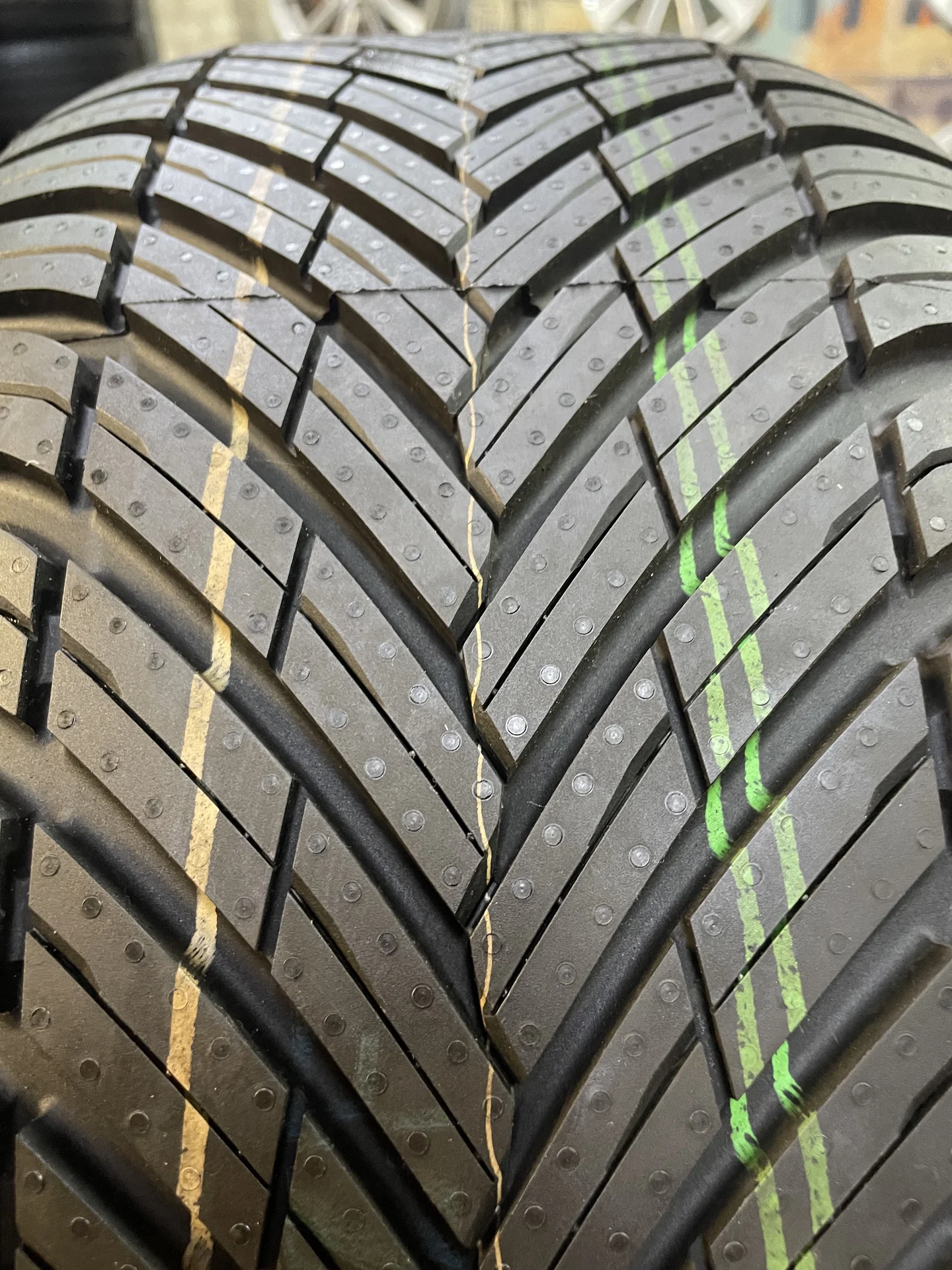 Шины новые Летние 235 35 r19 Toyo Япония - миниатюра 3