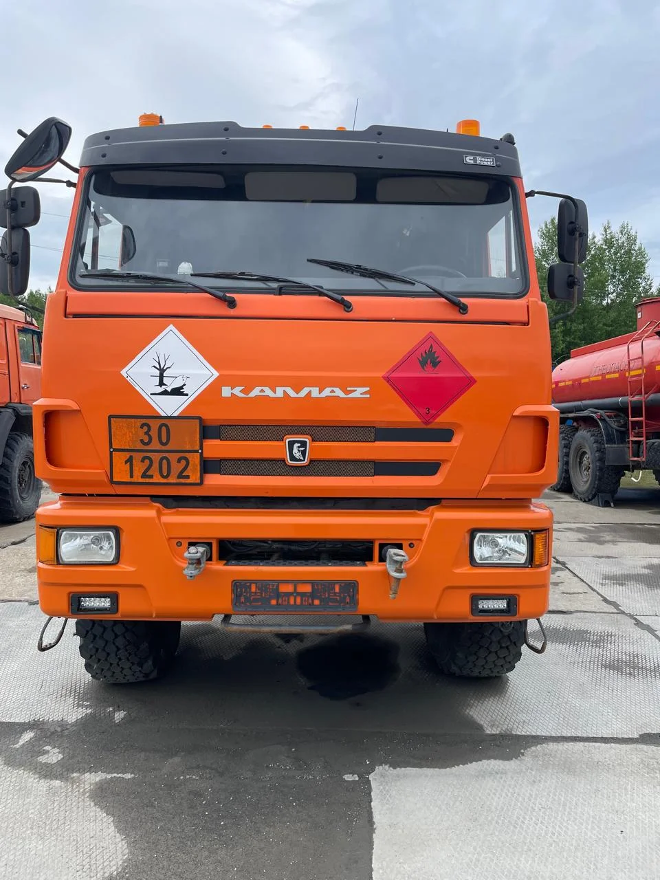Топливозаправщик 11м3 камаз 43118 - миниатюра 3