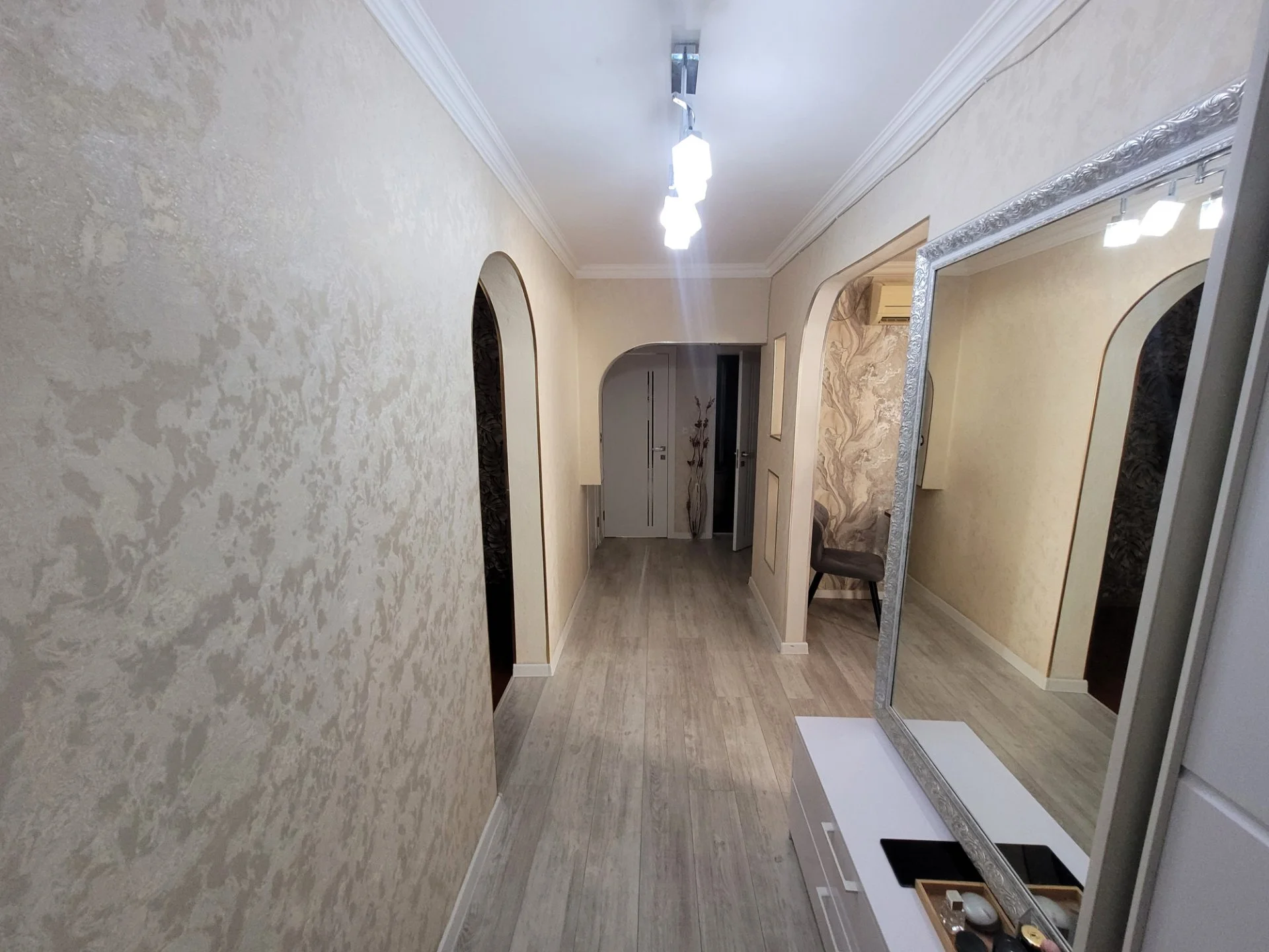 Продается уютная трехкомнатная квартира 86 м² в центре Анапы. - миниатюра 7