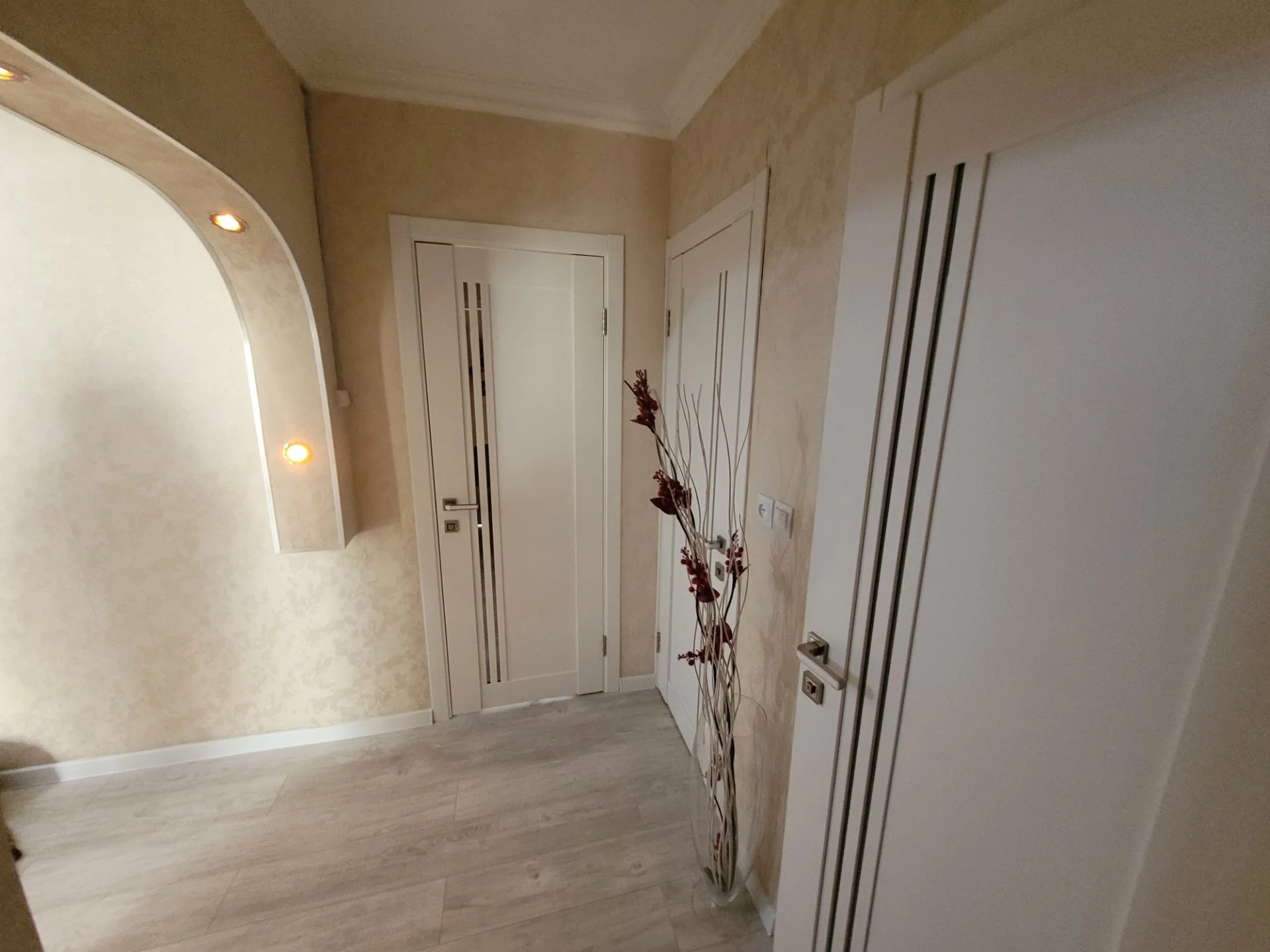 Продается уютная трехкомнатная квартира 86 м² в центре Анапы. - миниатюра 16