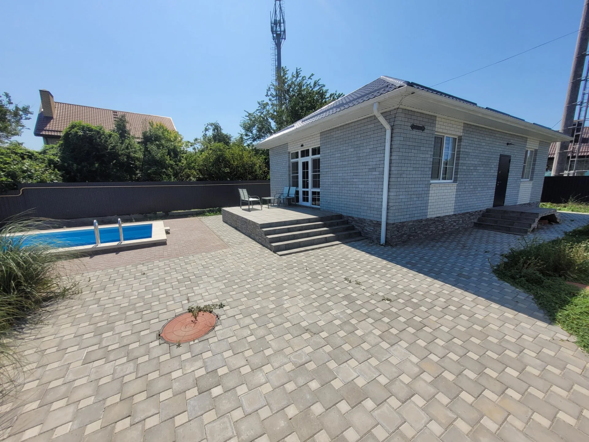 Предлагается к продаже уютный дом площадью 90 квадратных метров, бассейн!!!