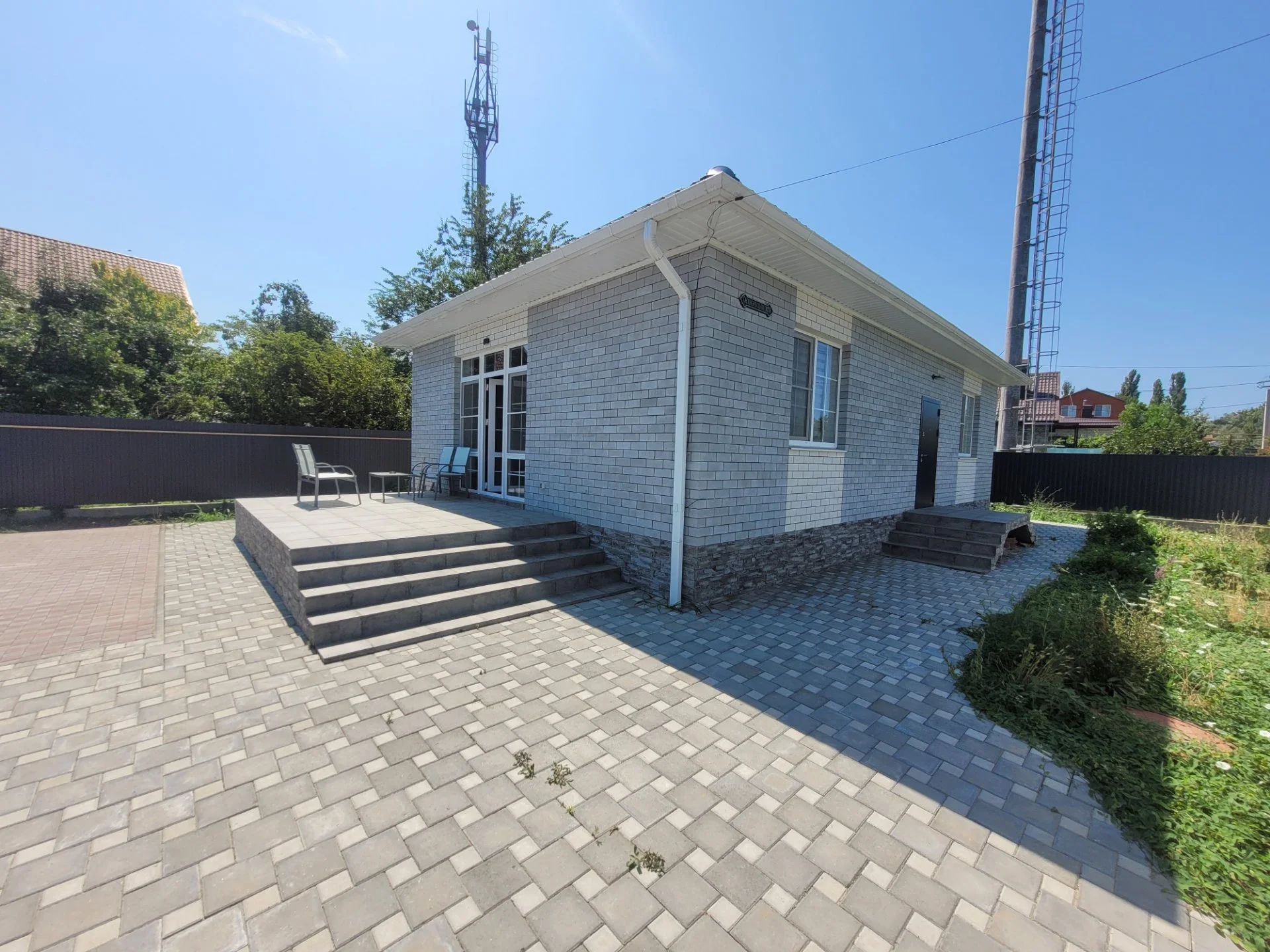 Предлагается к продаже уютный дом площадью 90 квадратных метров, бассейн!!! - миниатюра 10