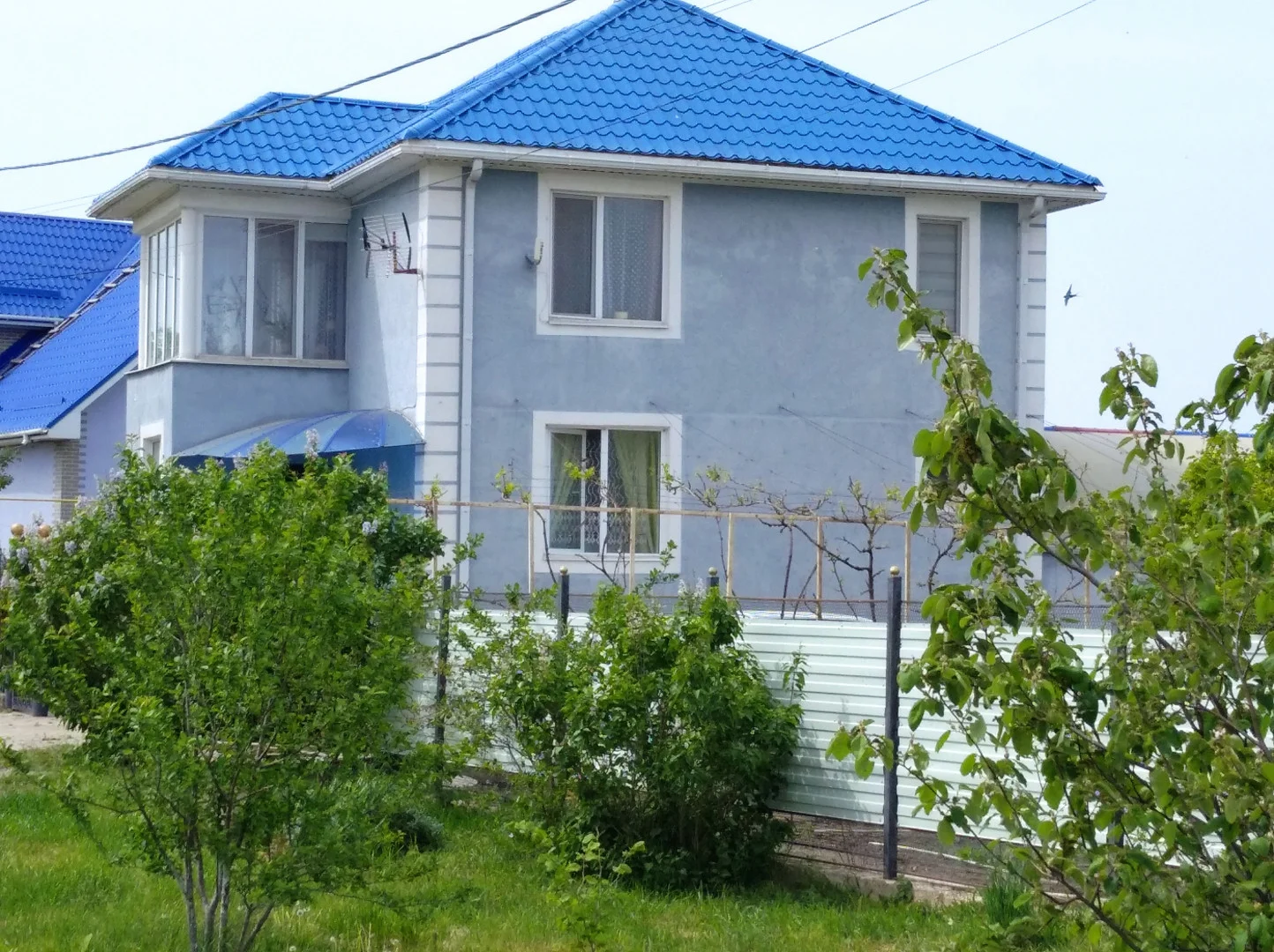 Дом площадью 150 кв.м, расположенный на земельном участке в 7.5 сотки, в пригороде Анапы.