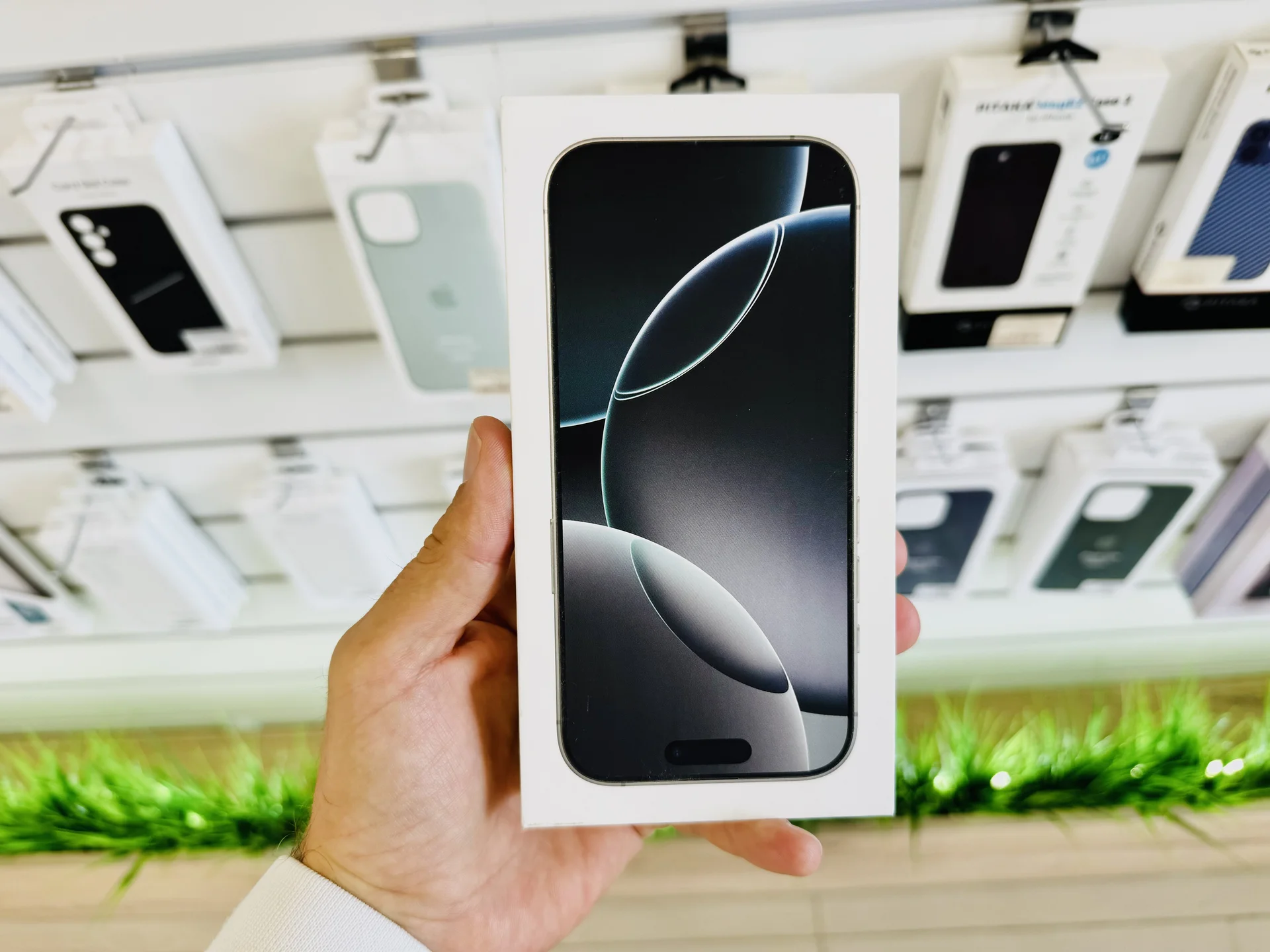 Apple iPhone 16 Pro 128GB White Titanium Лидер продаж, Новый, Магазин, Гарантия - изображение 1