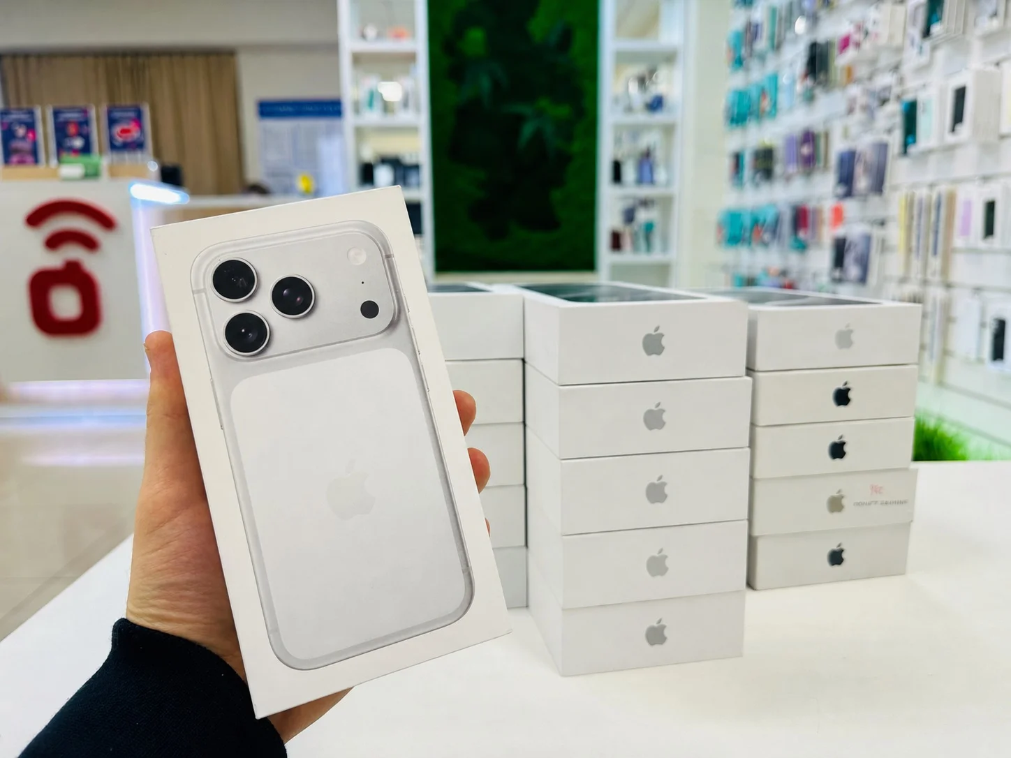 Apple iPhone 17 Pro Max 256GB Silver Nano-SIM - миниатюра 7