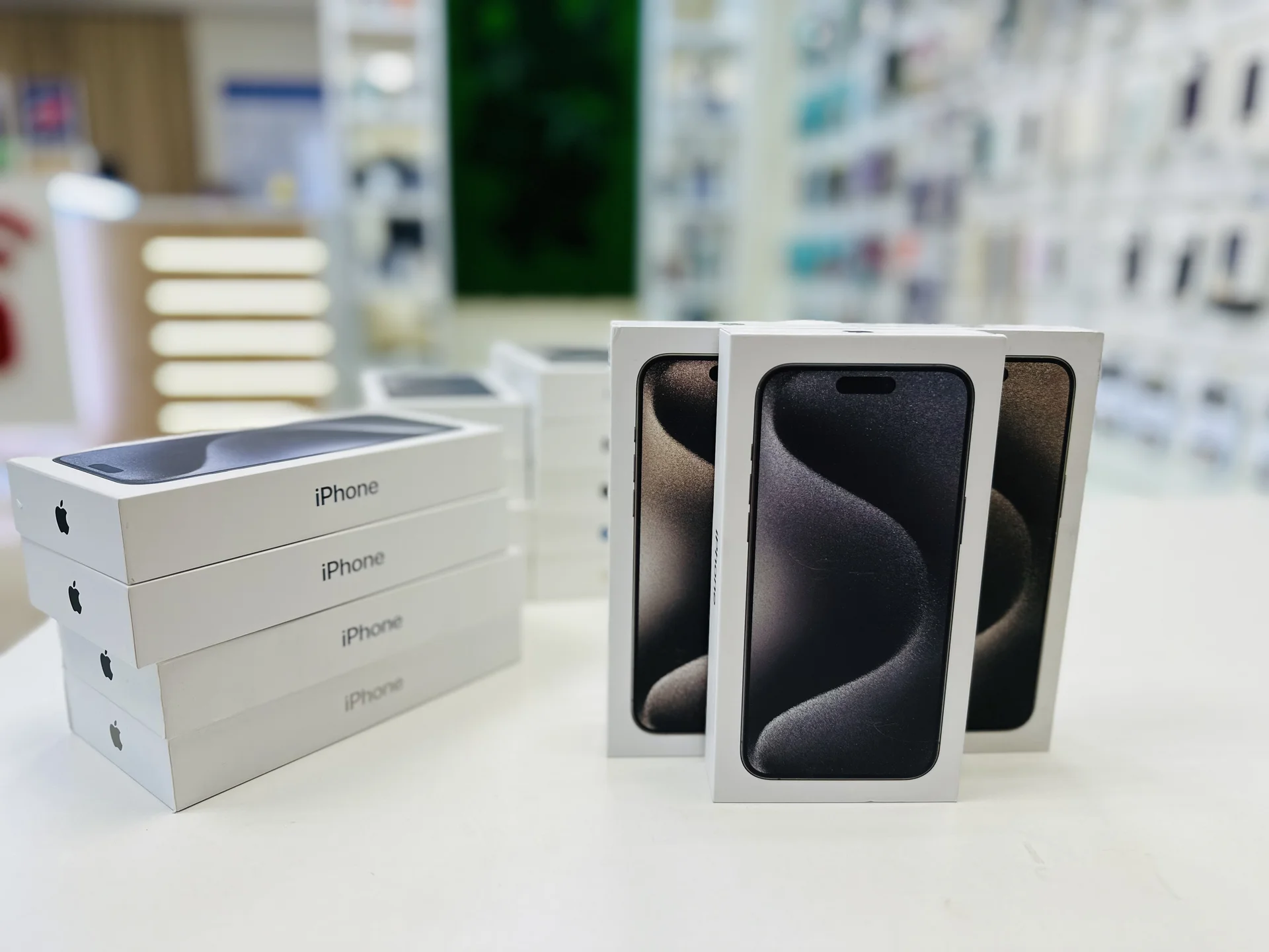Apple iPhone 15 Pro Max 1024GB Black Titanium Лидер продаж, Новый, Магазин, Гарантия - миниатюра 2