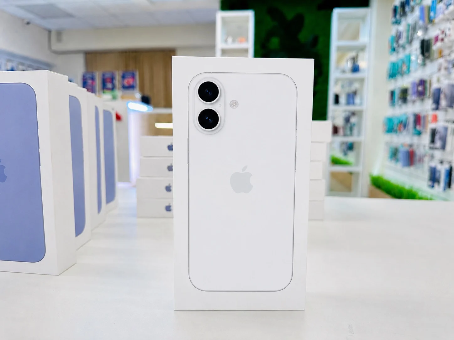 Apple iPhone 17 256GB White Nano-SIM - миниатюра 6