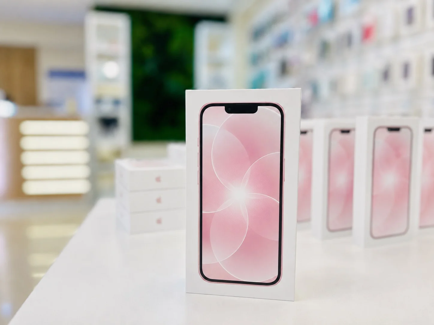 Apple iPhone 17e 256GB Soft Pink eSIM (USA) - миниатюра 2