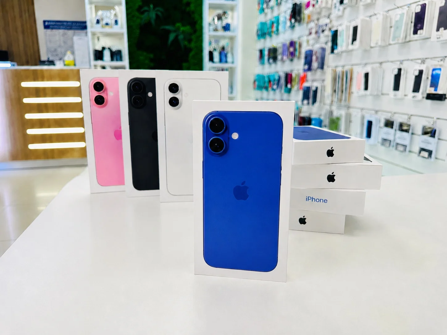 Apple iPhone 16 128GB Ultramarine Лидер продаж, Новый, Магазин, Гарантия - миниатюра 2