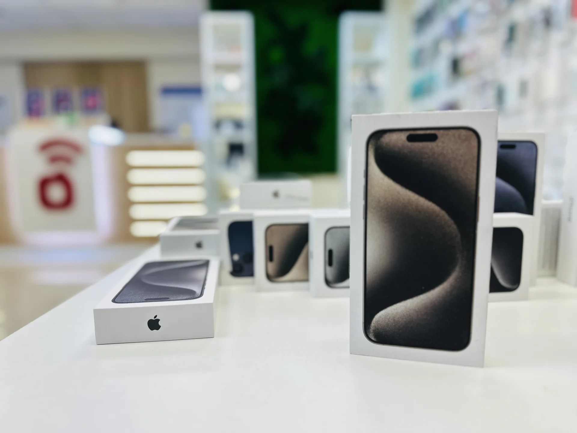 Apple iPhone 15 Pro 1024GB Natural Titanium Лидер продаж, Новый, Магазин, Гарантия - миниатюра 2