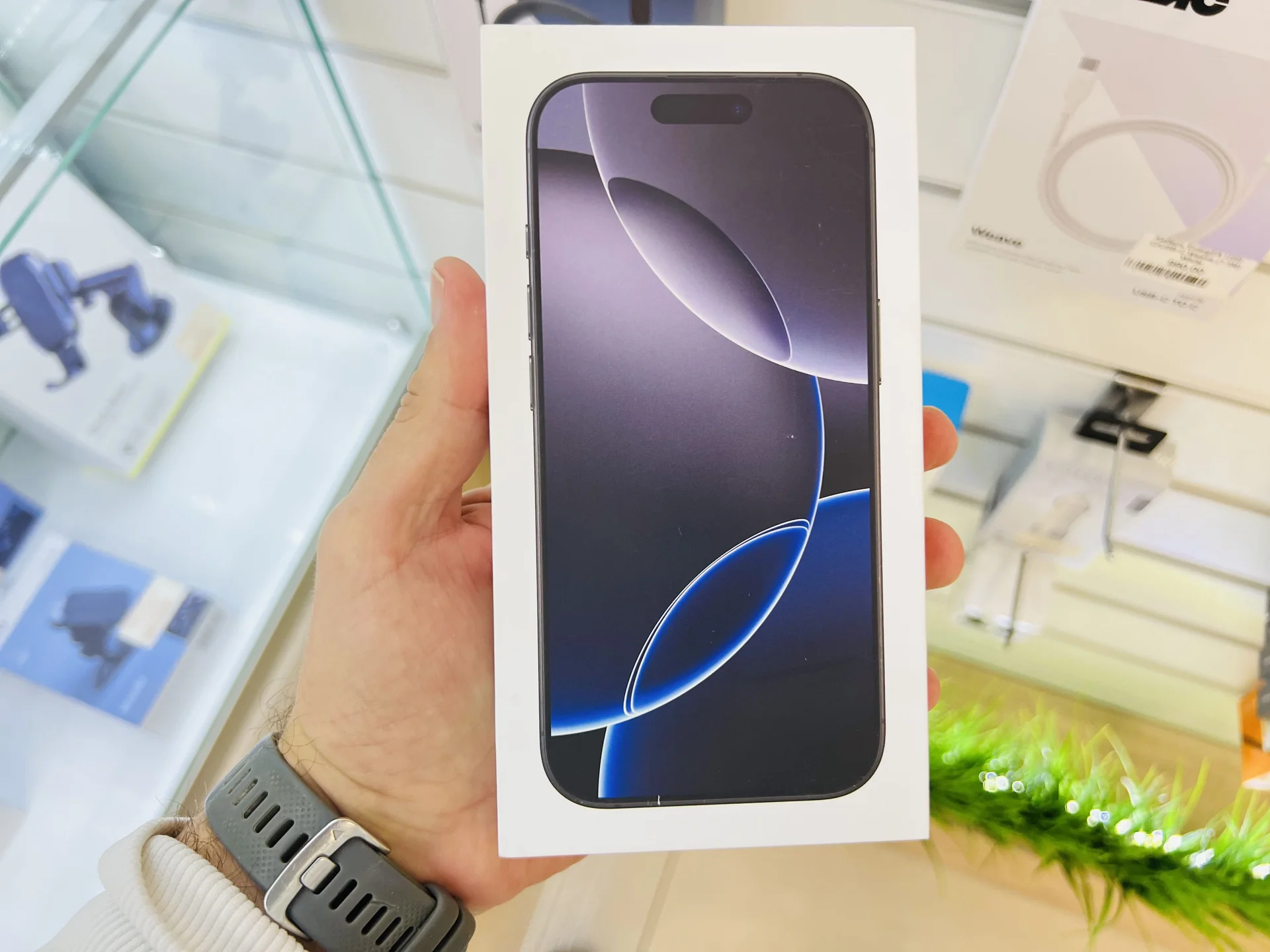 Apple iPhone 16 Pro 1024GB Black Titanium Эксклюзивная цена, Новый, Магазин, Гарантия - миниатюра 6