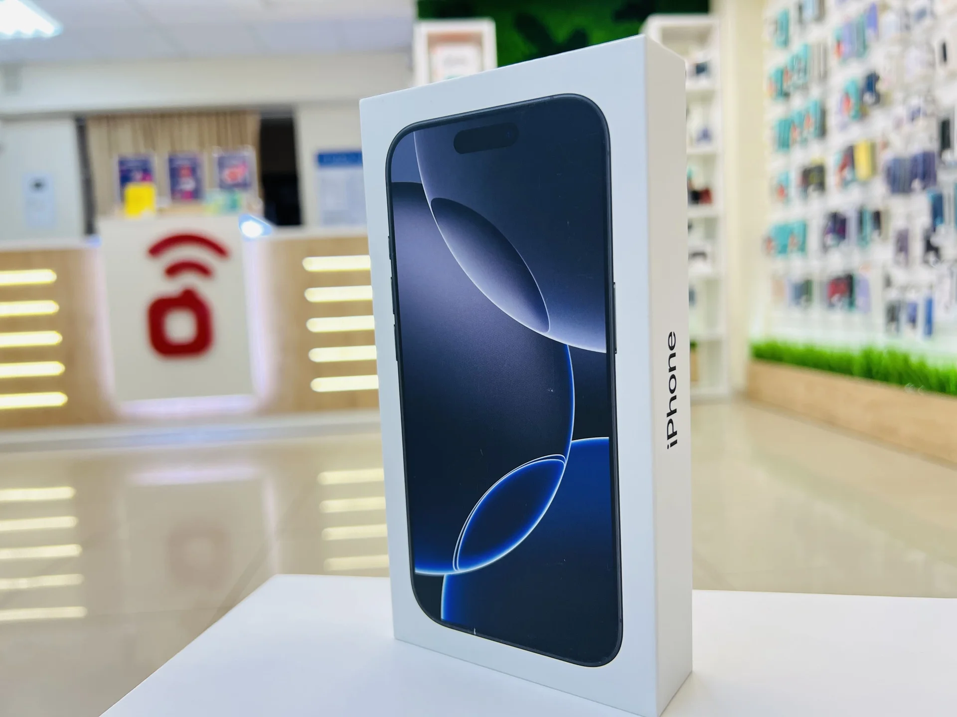 Apple iPhone 16 Pro 1024GB Black Titanium Эксклюзивная цена, Новый, Магазин, Гарантия - миниатюра 7