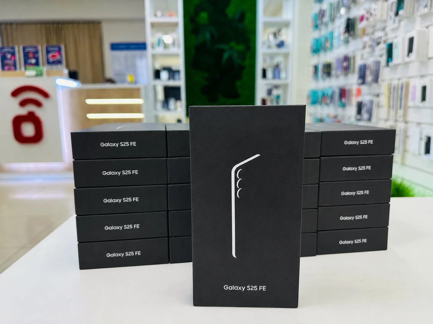 Samsung Galaxy S25 FE 8/256GB Jetblack Nano-SIM и eSIM Эксклюзивная цена, Новый, Магазин, Гарантия - изображение 1