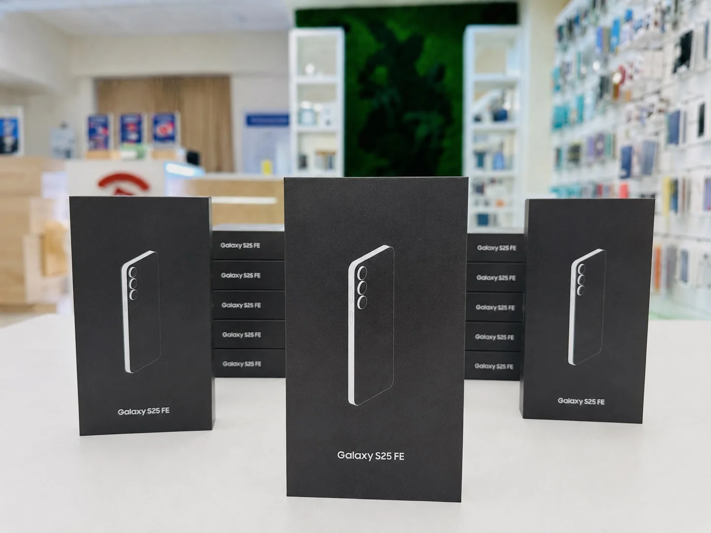Samsung Galaxy S25 FE 8/512GB White Nano-SIM и eSIM Эксклюзивная цена, Новый, Магазин, Гарантия - миниатюра 6