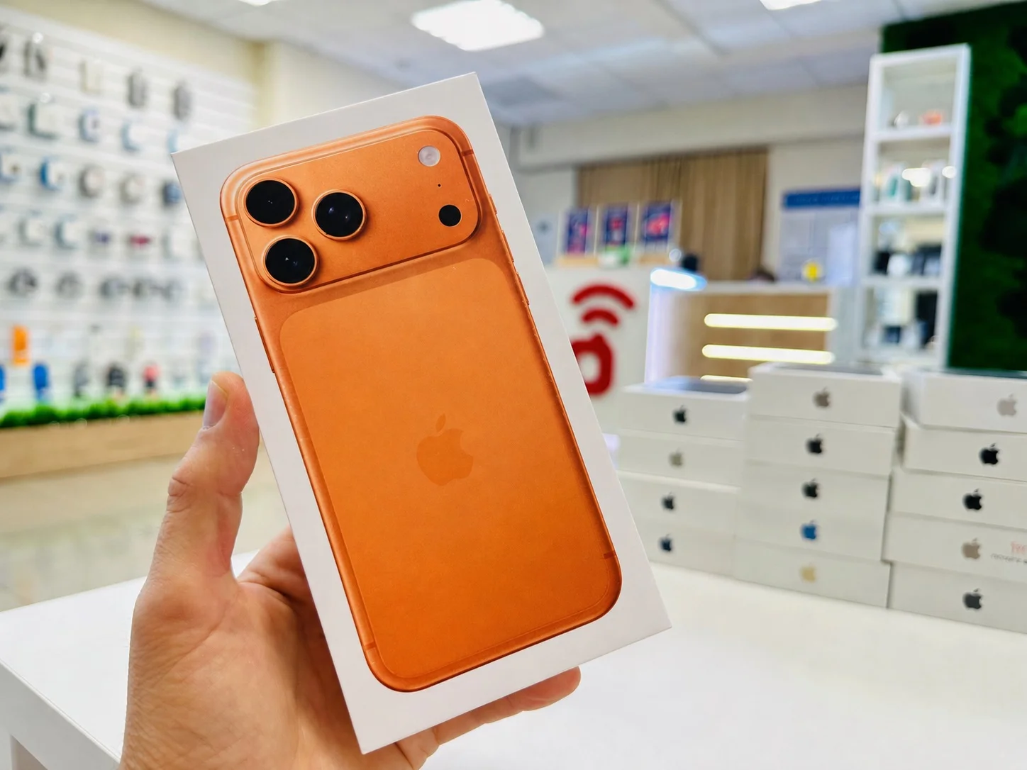 Apple iPhone 17 Pro Max 2048GB Cosmic Orange Nano-SIM - миниатюра 2