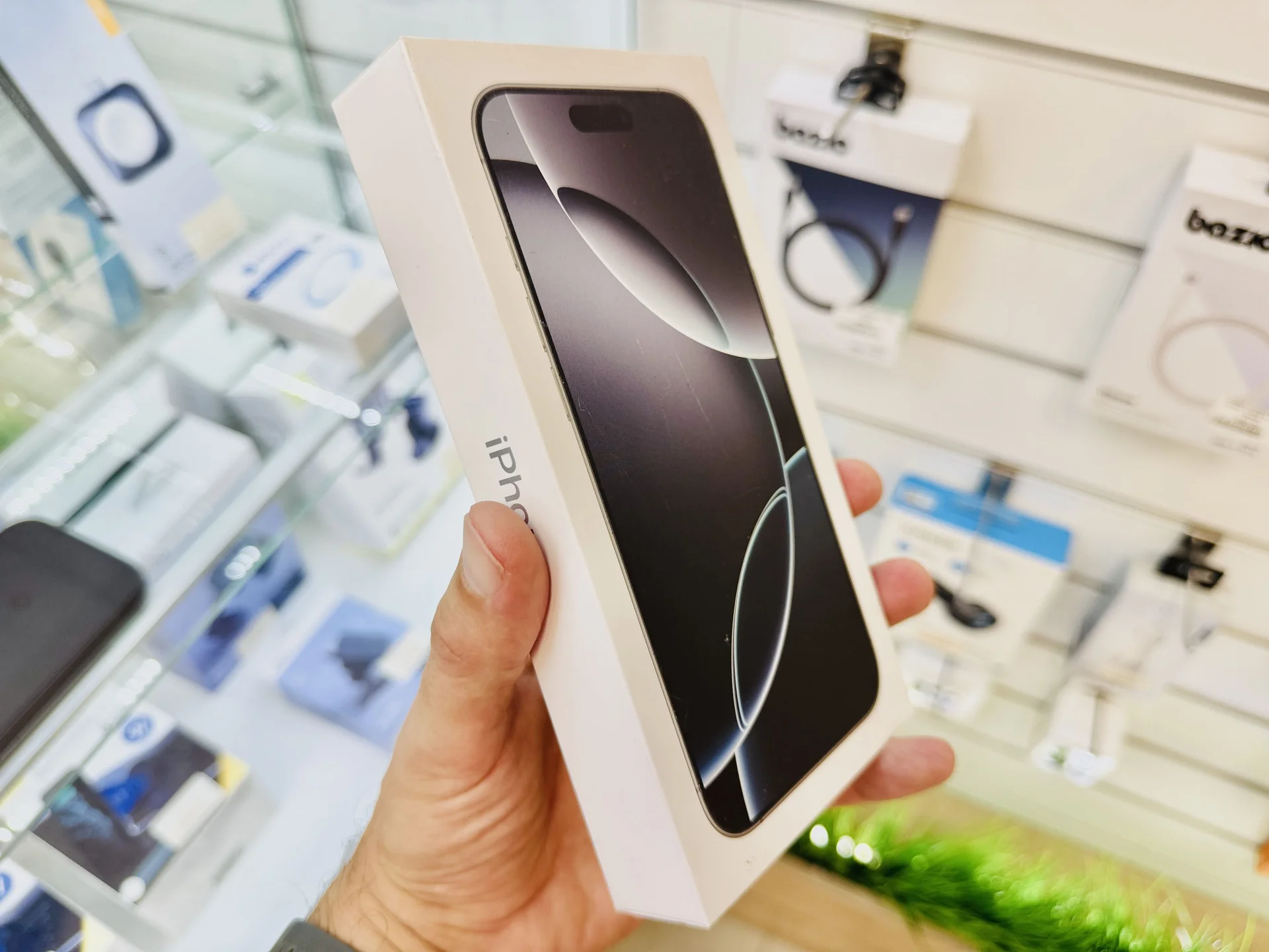 Apple iPhone 16 Pro Max 1024GB White Titanium Эксклюзивная цена, Новый, Магазин, Гарантия - миниатюра 2