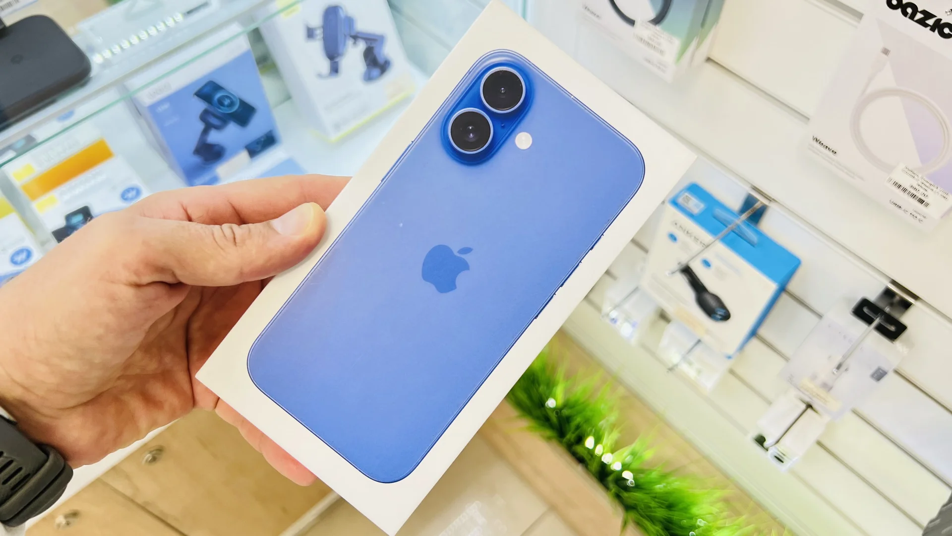 Apple iPhone 16 512GB Ultramarine Лидер продаж, Новый, Магазин, Гарантия - миниатюра 7
