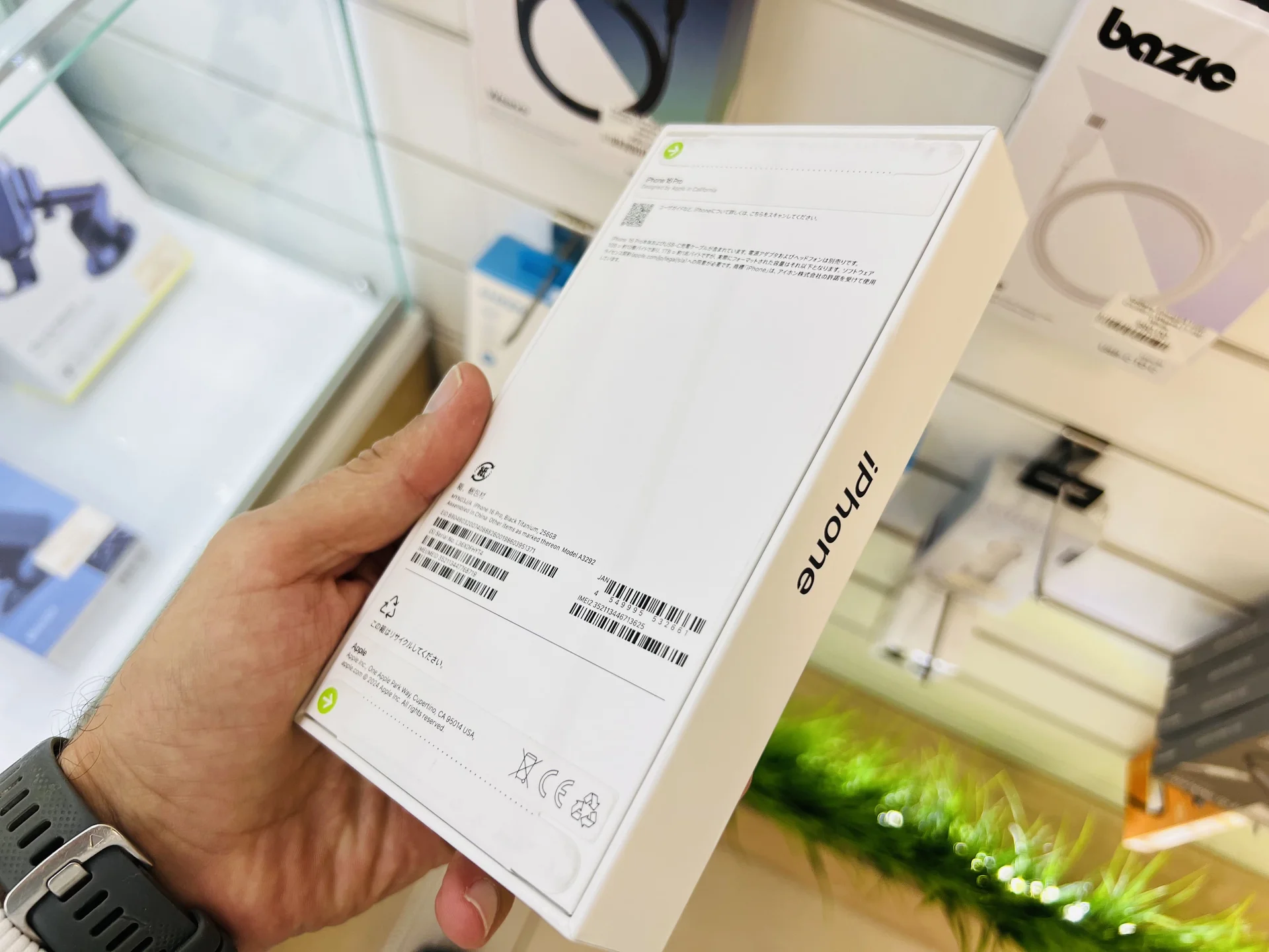 Apple iPhone 16 Pro 512GB Black Titanium Лидер продаж, Новый, Магазин, Гарантия - миниатюра 2