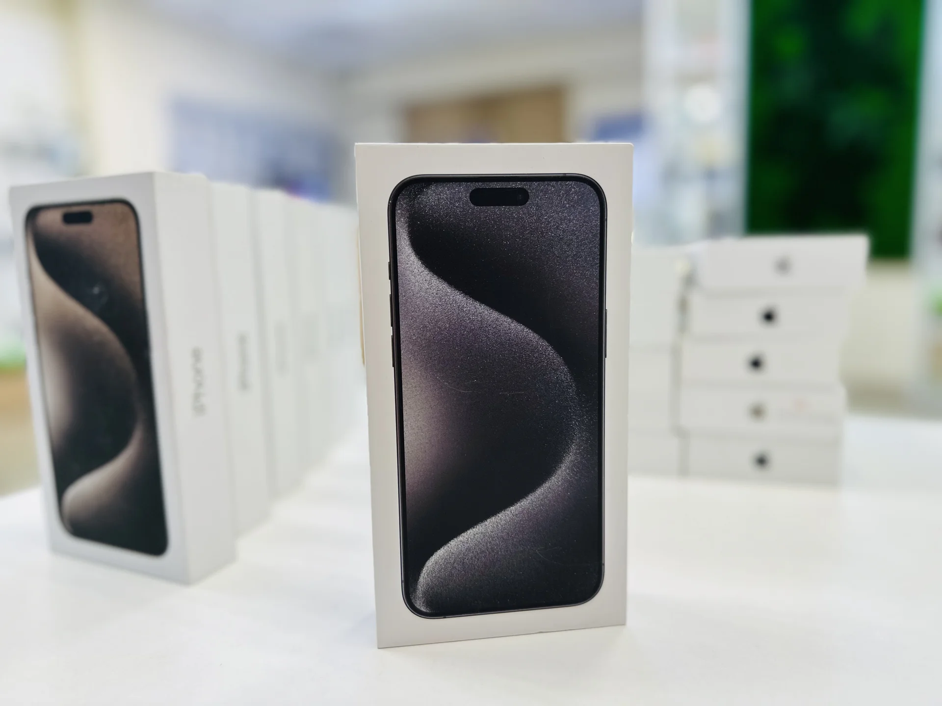 Apple iPhone 15 Pro Max 1024GB Black Titanium Лидер продаж, Новый, Магазин, Гарантия - изображение 1