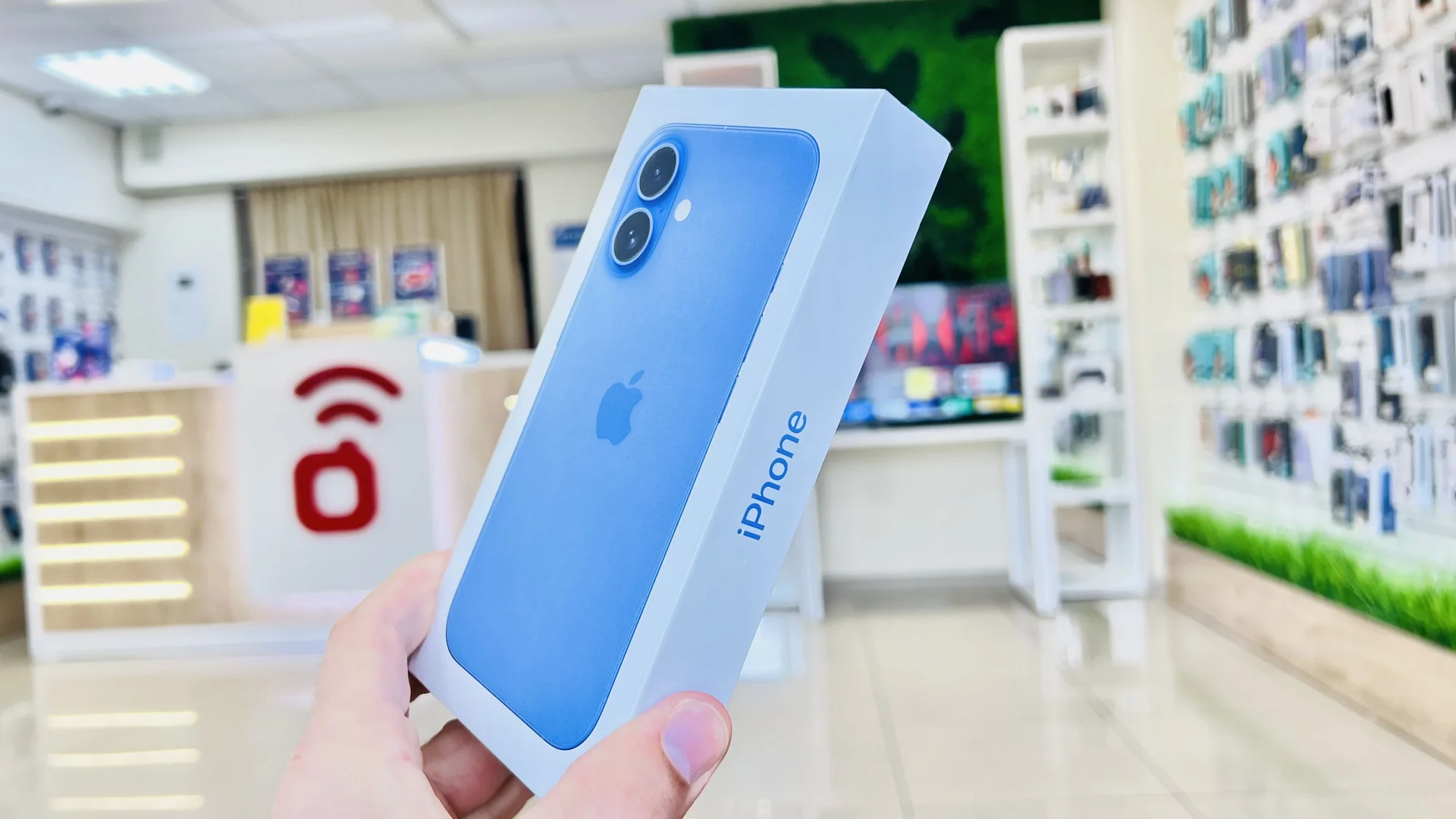 Apple iPhone 16 Plus 128GB Ultramarine Лидер продаж, Новый, Магазин, Гарантия - миниатюра 2