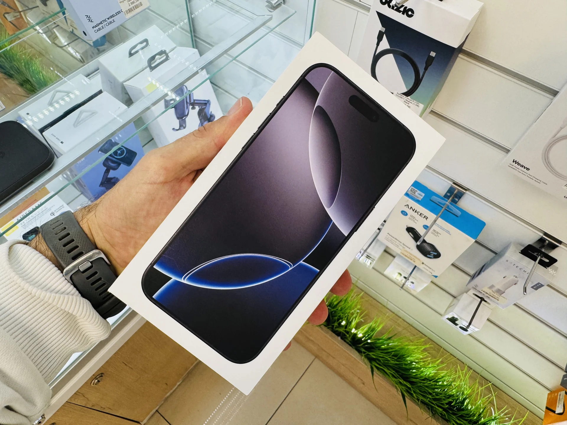 Apple iPhone 16 Pro Max 1024GB Black Titanium Топ выбор, Новый, Магазин, Гарантия - миниатюра 8