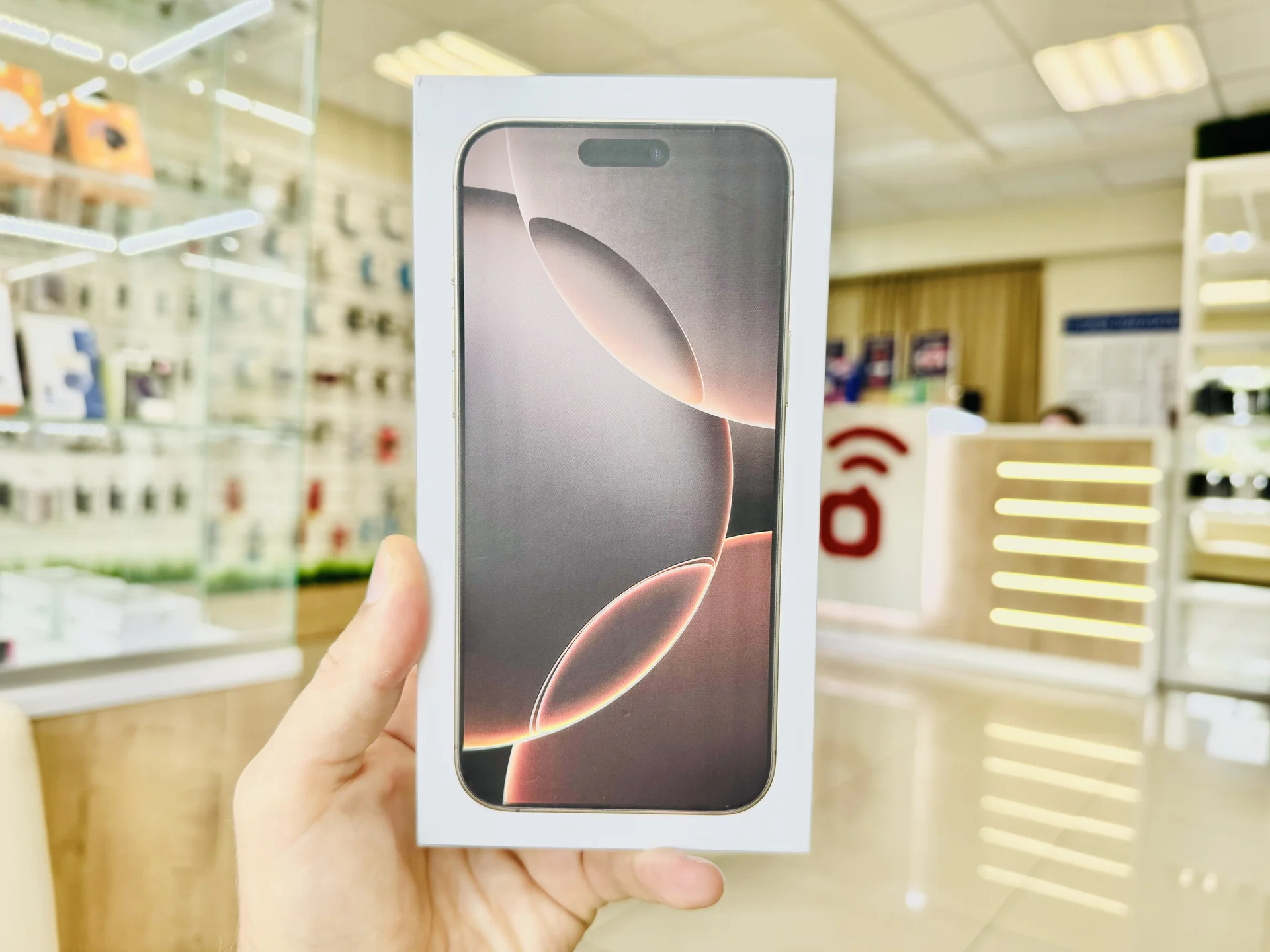 Apple iPhone 16 Pro Max 1024GB Desert Titanium Лучшая цена, Новый, Магазин, Гарантия - миниатюра 2