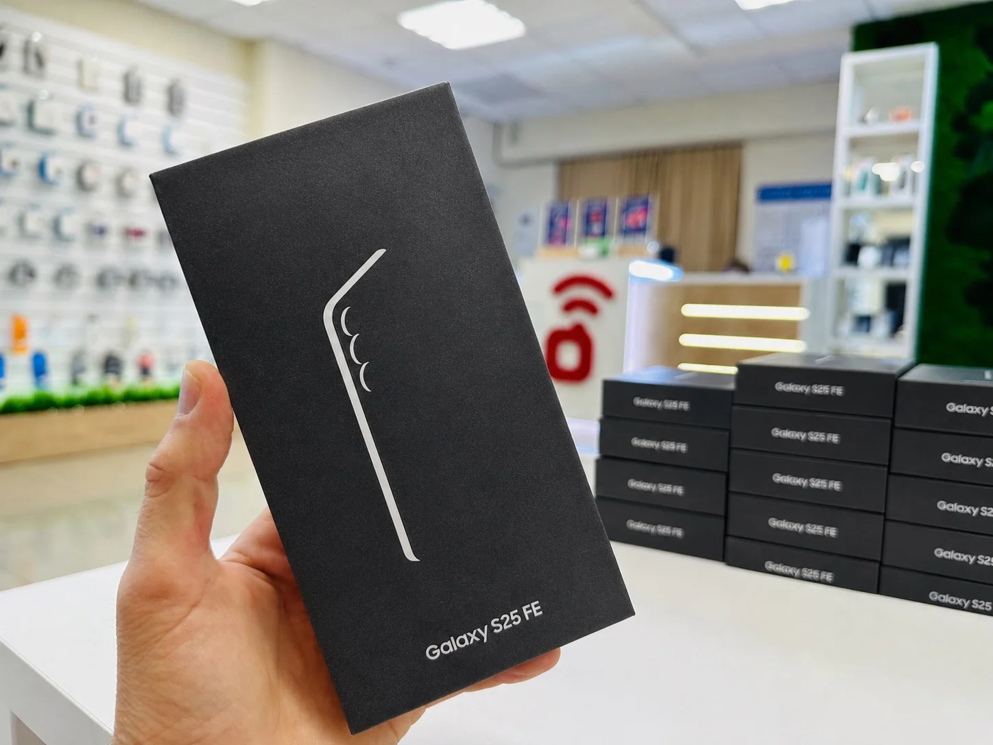 Samsung Galaxy S25 FE 8/256GB Icyblue Nano-SIM и eSIM Супер предложение, Новый, Магазин, Гарантия - изображение 1
