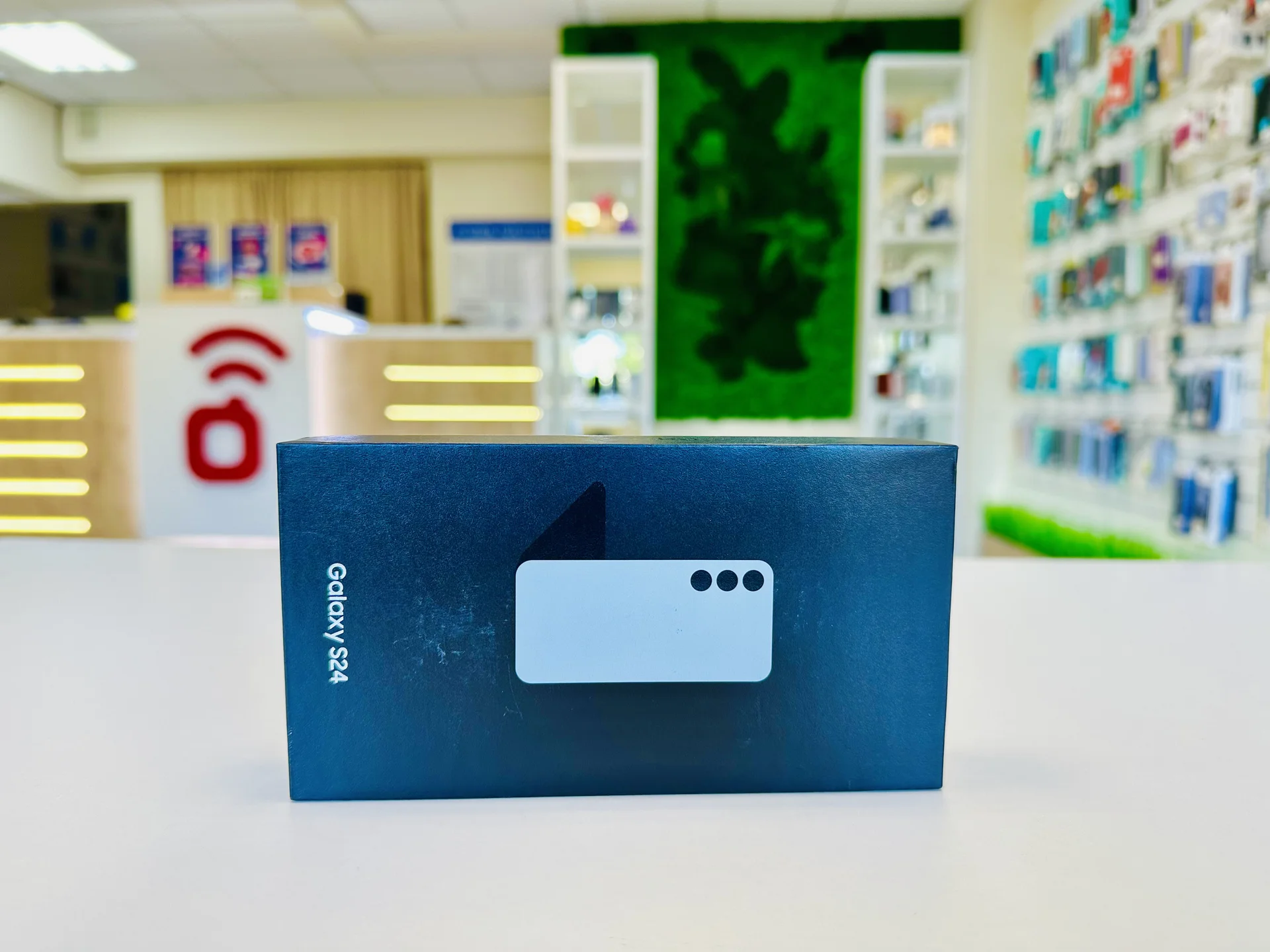 Samsung Galaxy S24 8/128GB Amber Yellow - Лучшая цена, Новый, Магазин, Гарантия - миниатюра 2