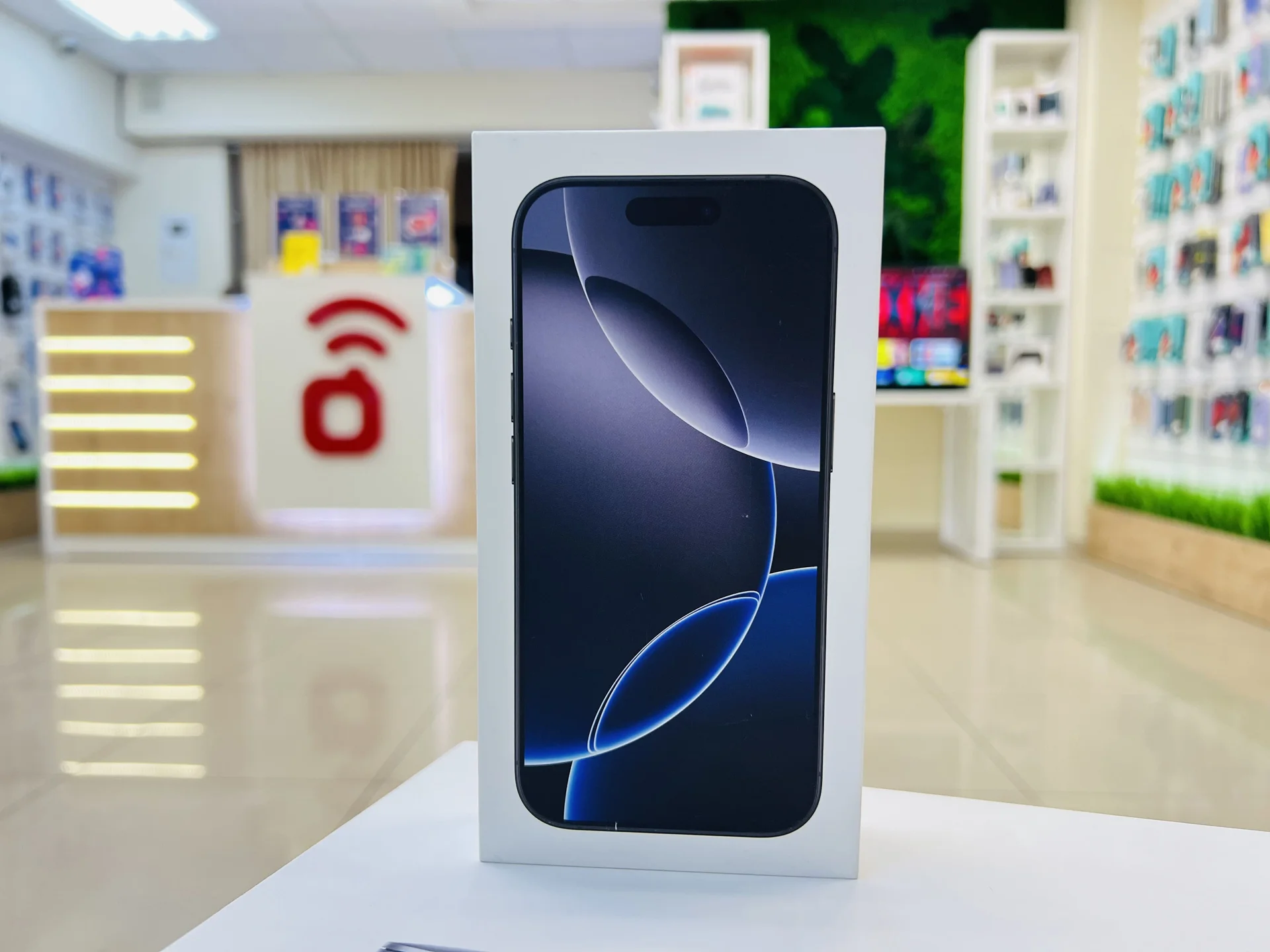 Apple iPhone 16 Pro 1024GB Black Titanium Эксклюзивная цена, Новый, Магазин, Гарантия - изображение 1