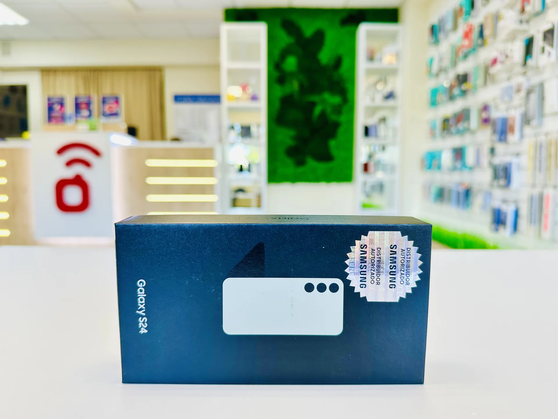 Samsung Galaxy S24 8/256GB Amber Yellow - Лучшая цена, Новый, Магазин, Гарантия - миниатюра 2