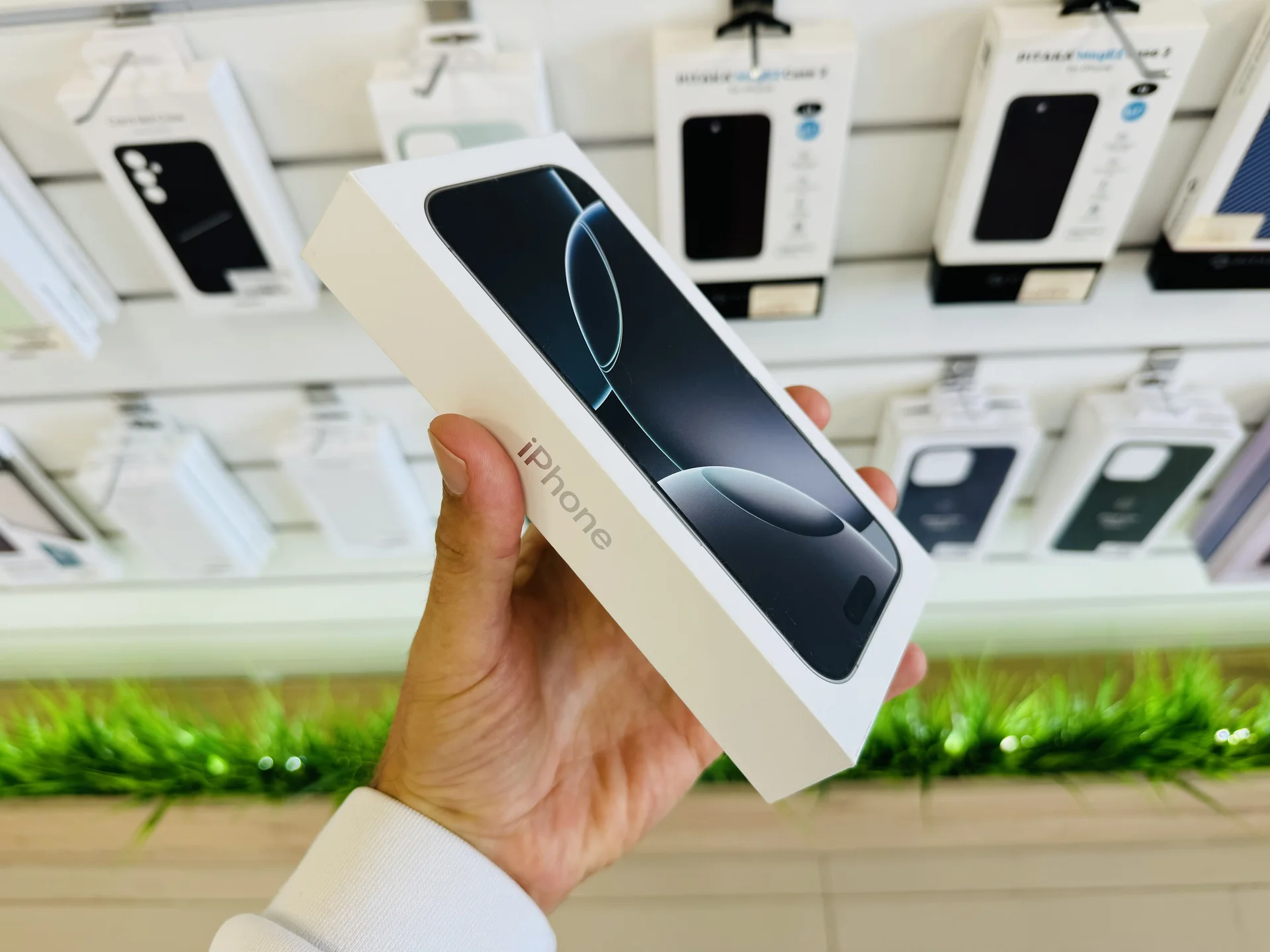 Apple iPhone 16 Pro 1024GB White Titanium Лучшая цена, Новый, Магазин, Гарантия - миниатюра 2