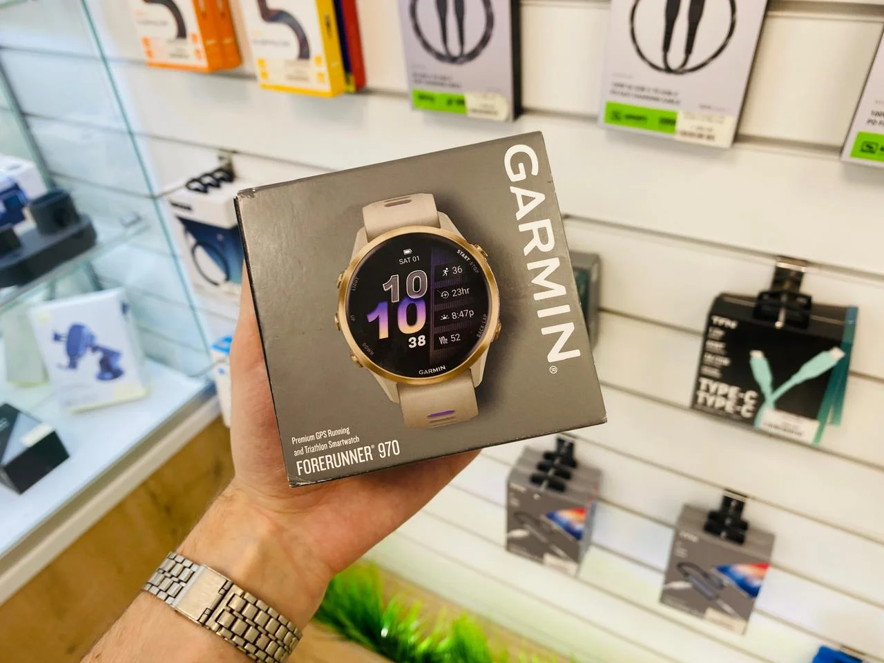 Garmin Forerunner 970 Titanium/Whitestone/Whitestone/Amp Yellow Лидер продаж, Новый, Магазин, Гарантия - изображение 1