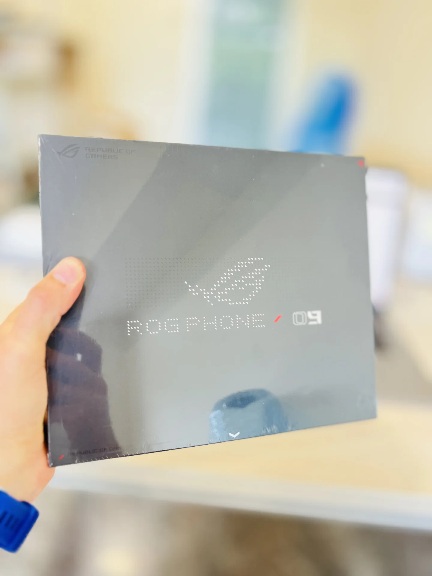 ASUS ROG Phone 9 12/256GB Storm White - Новый, Магазин, Гарантия - изображение 1
