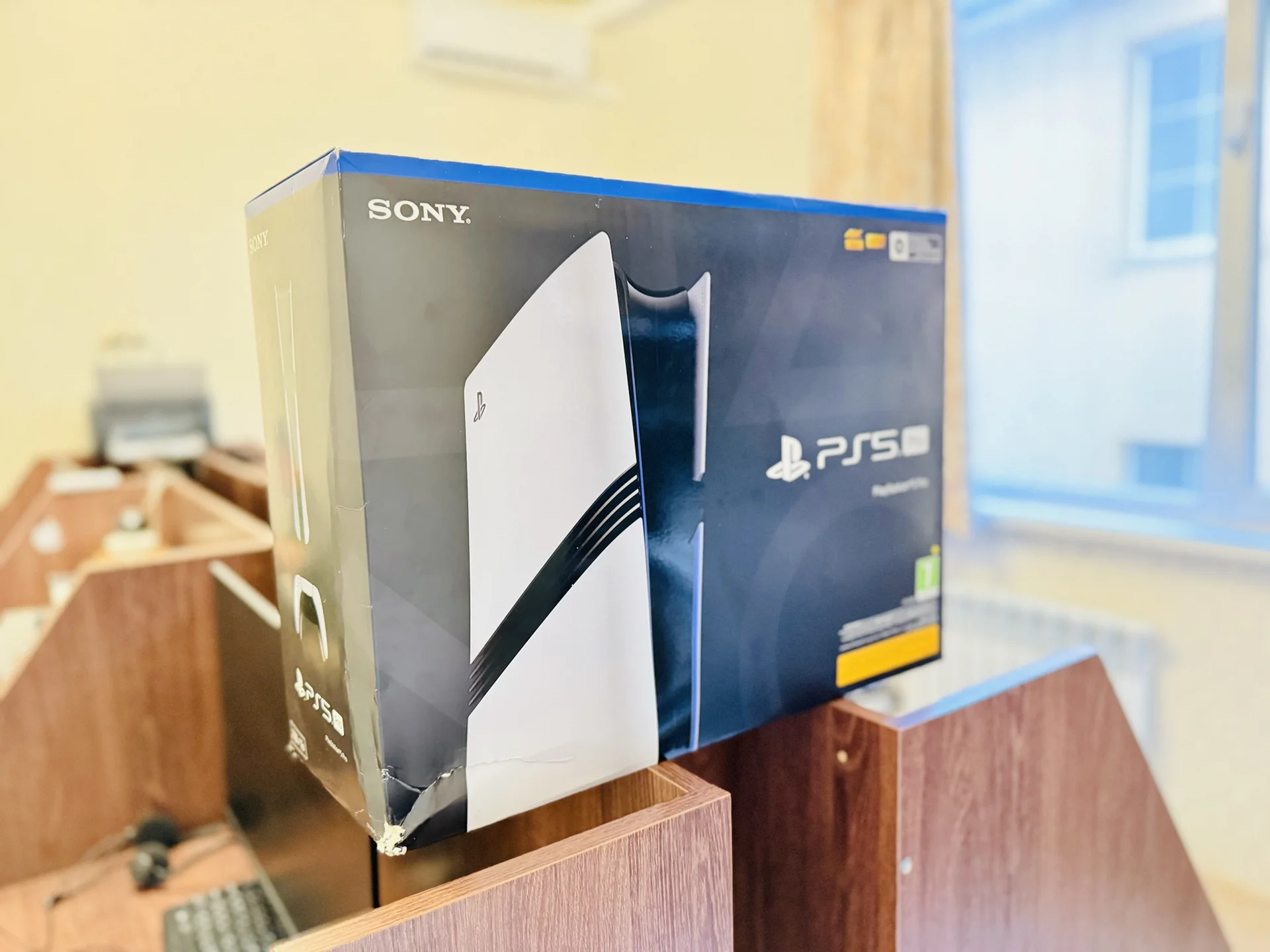 Sony PlayStation 5 Pro 2Tb Digital Edition White/Black, Игровая консоль, Новый, Магазин, Гарантия - миниатюра 3