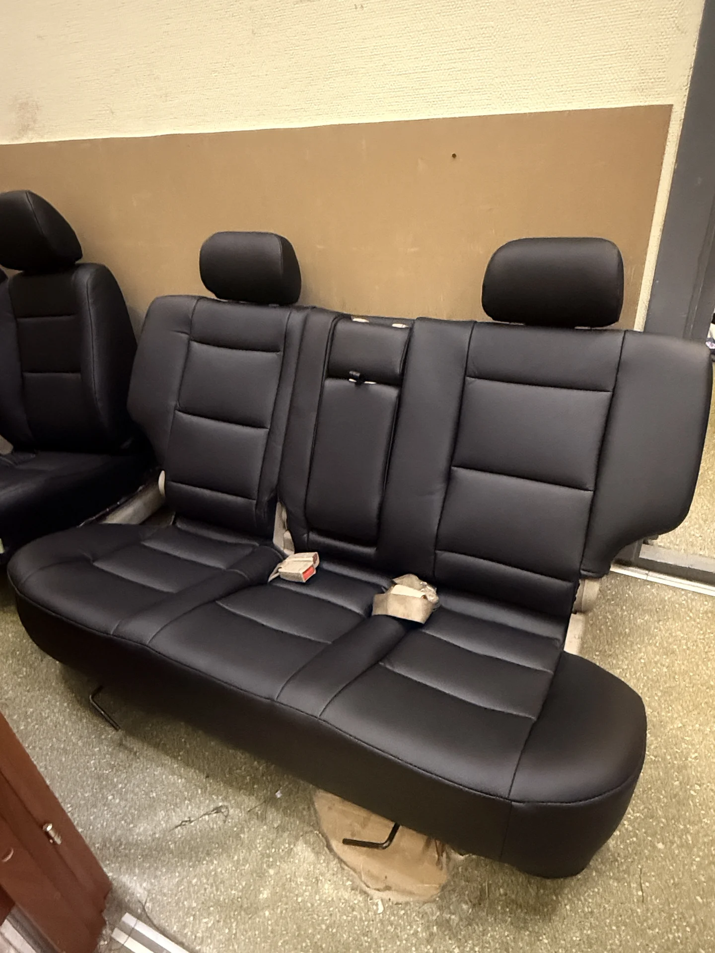 Пошив чехлов на автобусы и автомобили - изображение 1