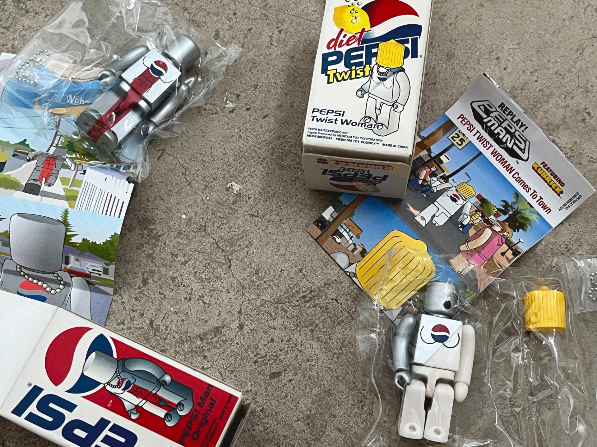 Лот редких фигурок Medicom Toy x Pepsi пепси мен - миниатюра 4