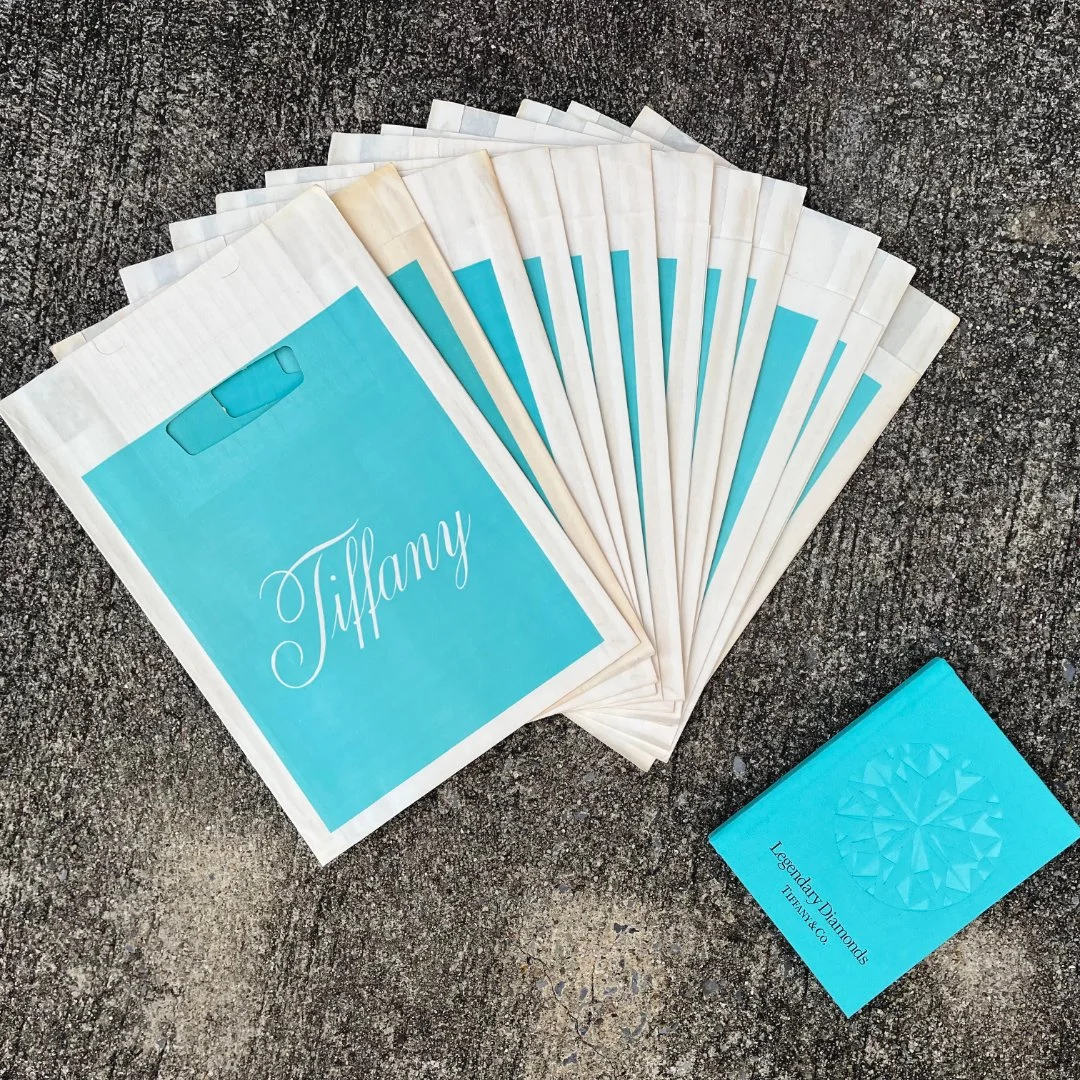 Винтаж бумажные пакеты Tiffany и книга один лот - изображение 1