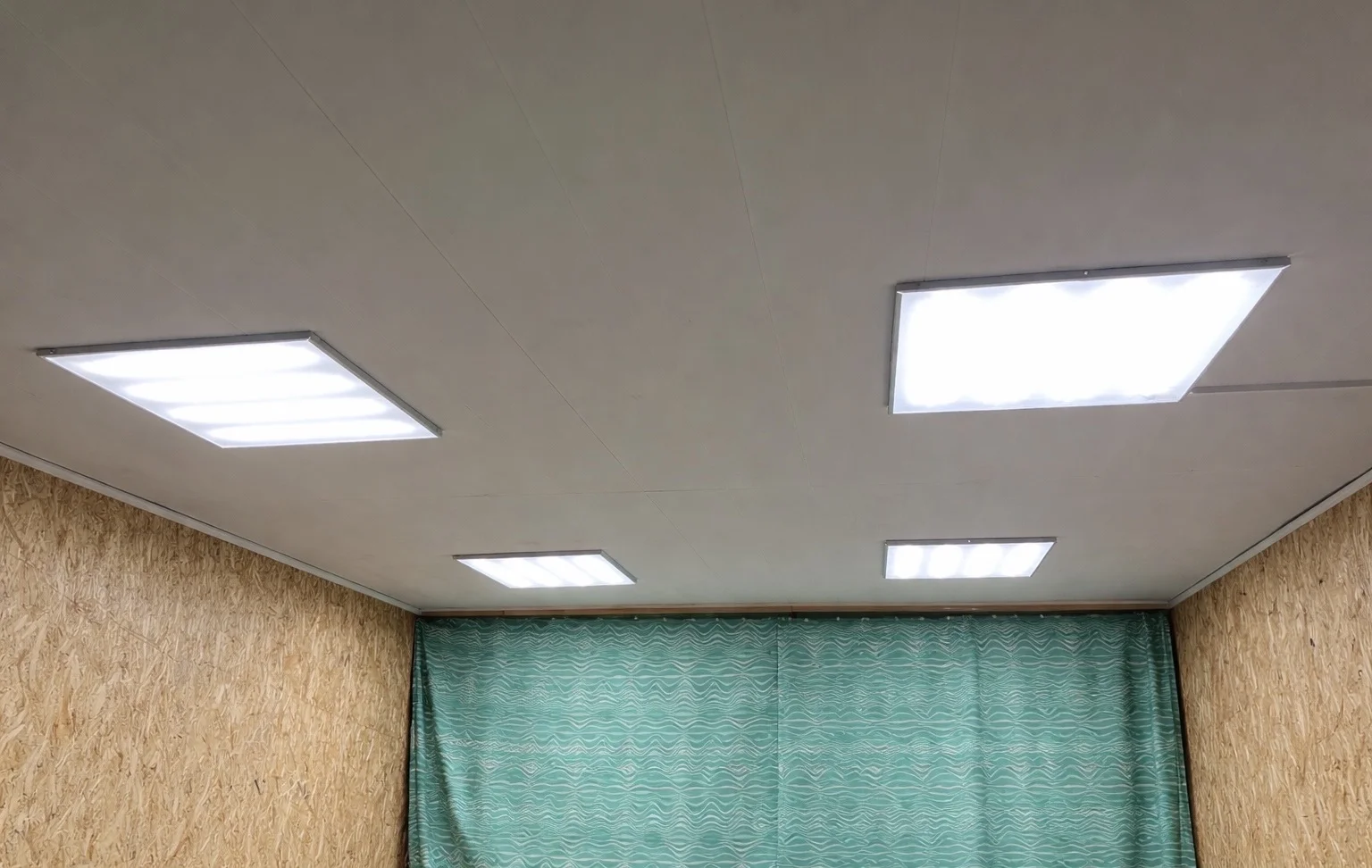 LED панели 595х595 40Вт Geniled Армстронг новые - изображение 1