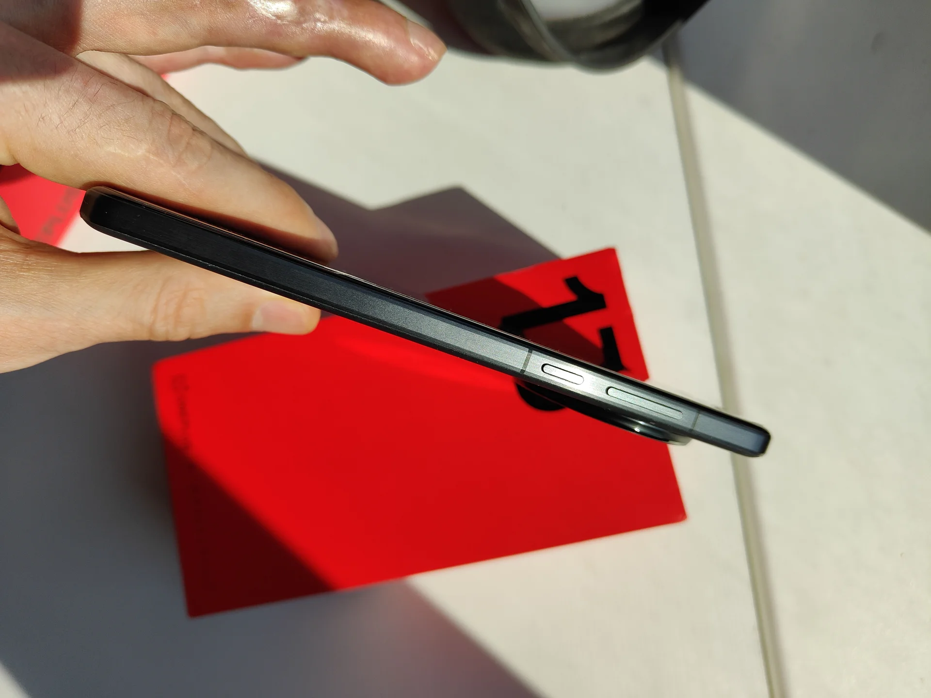 Смартфон OnePlus 13 - миниатюра 2