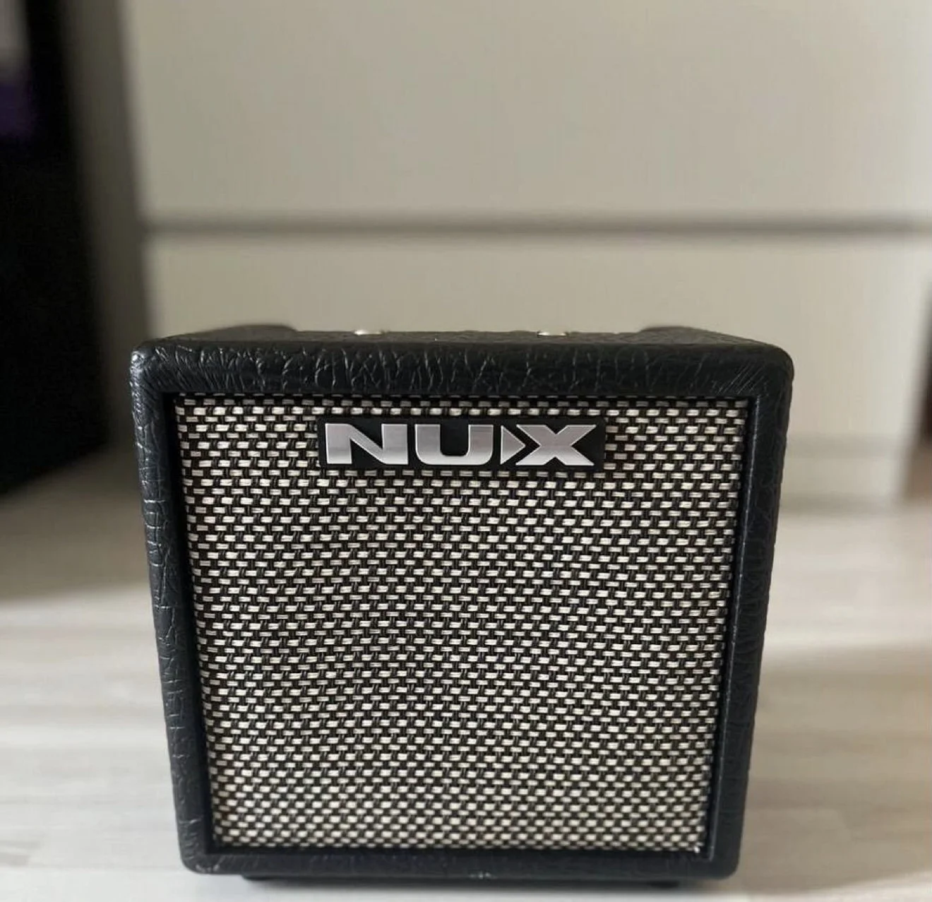 Комбоусилитель nux mighty 8 mkii, комбик для улицы - изображение 1