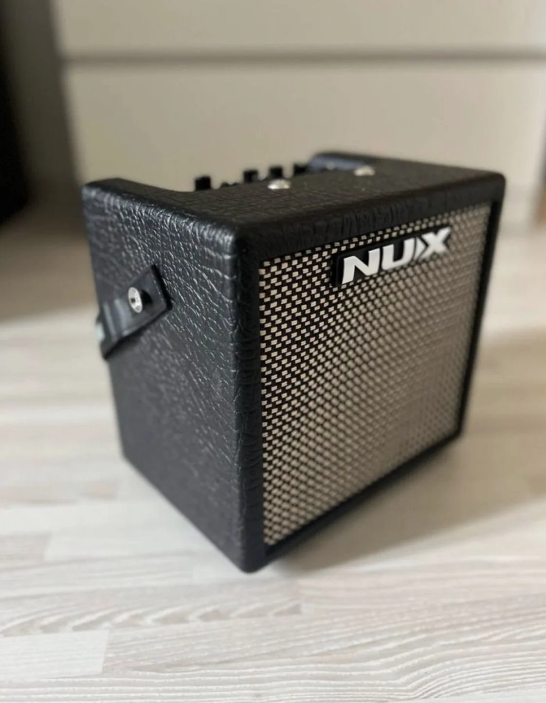 Комбоусилитель nux mighty 8 mkii, комбик для улицы - миниатюра 4